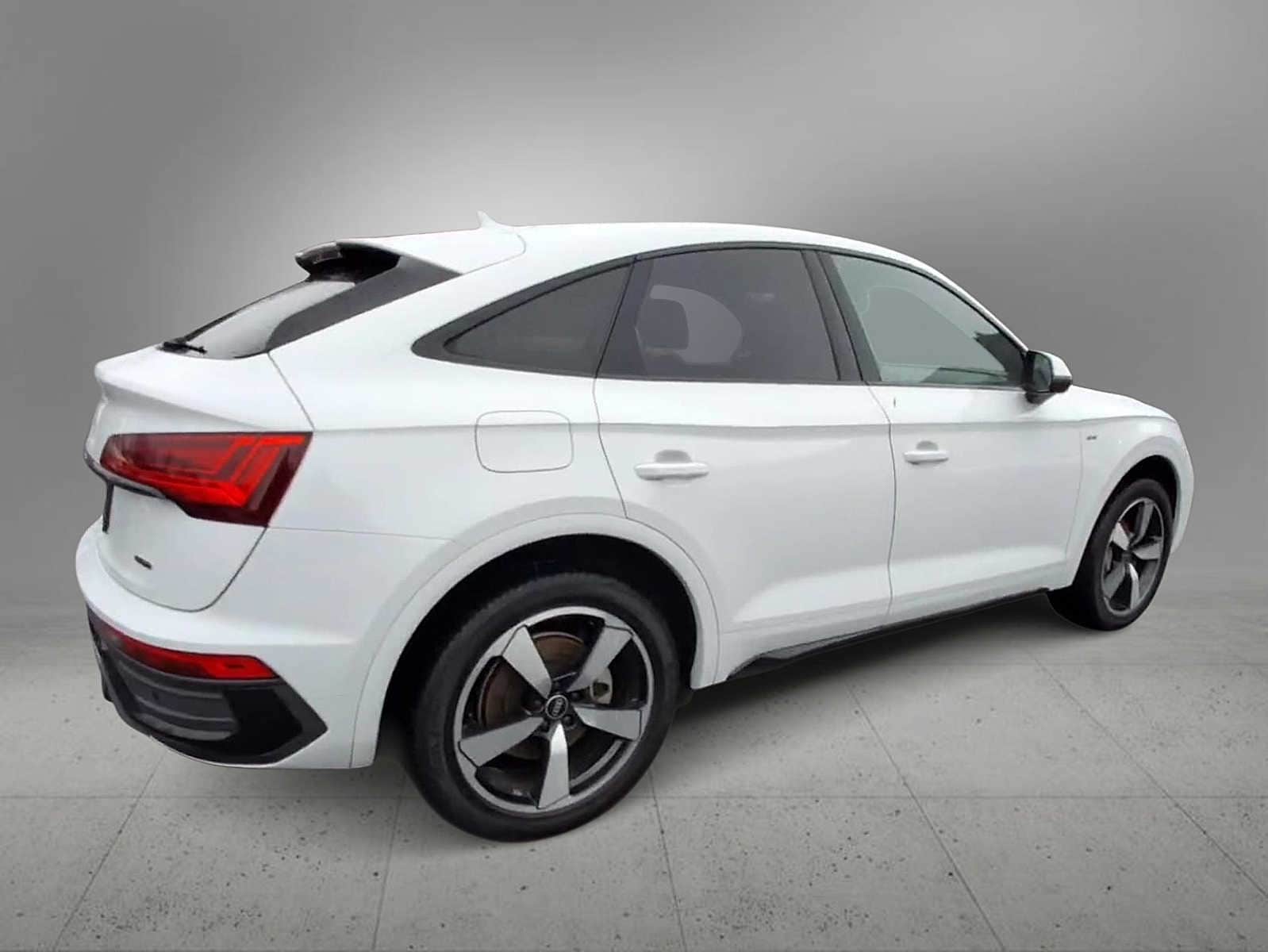 Thumbnail: 2023 Audi Q5 - 8