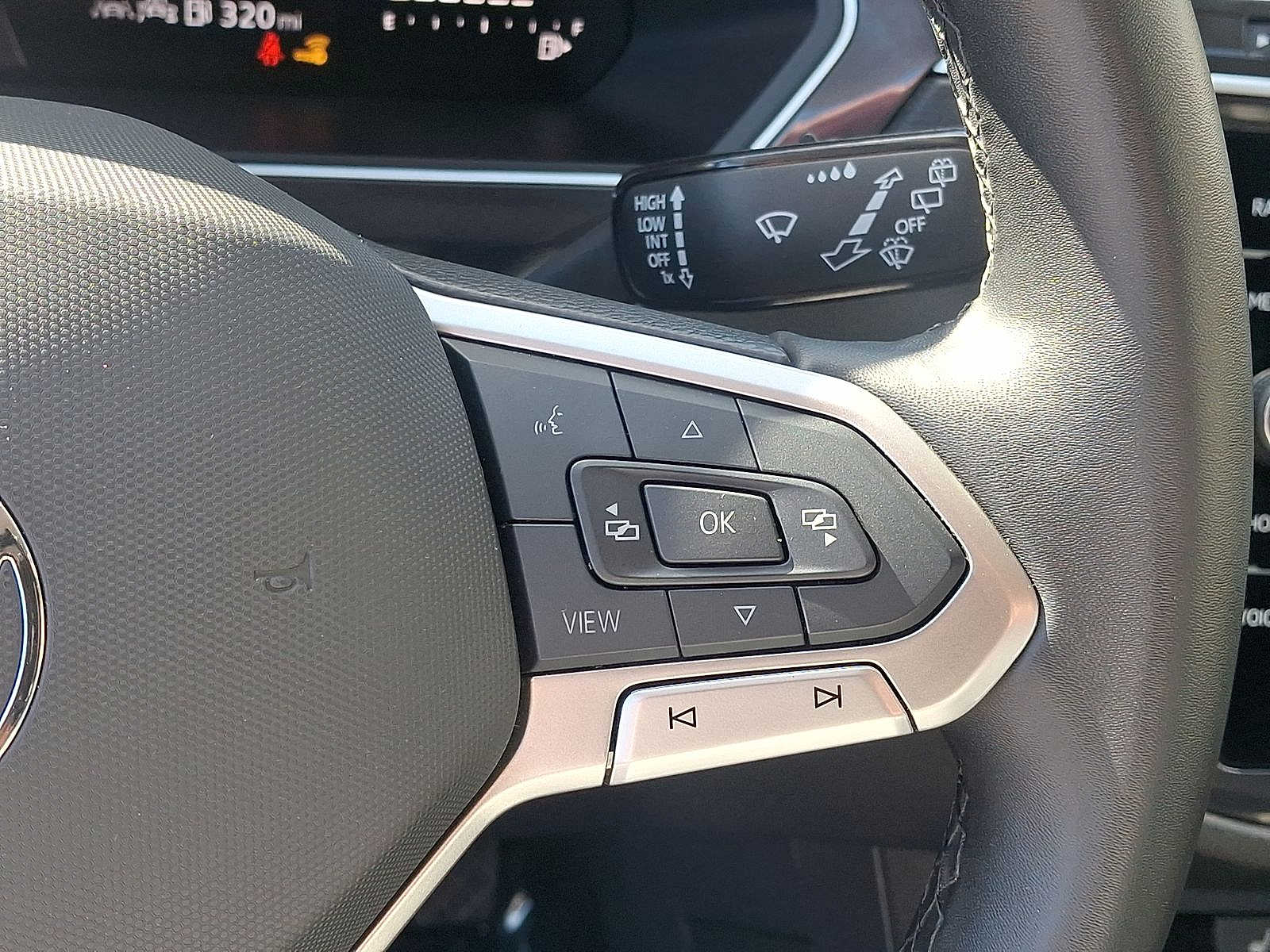 Thumbnail: 2024 Volkswagen Tiguan - 17