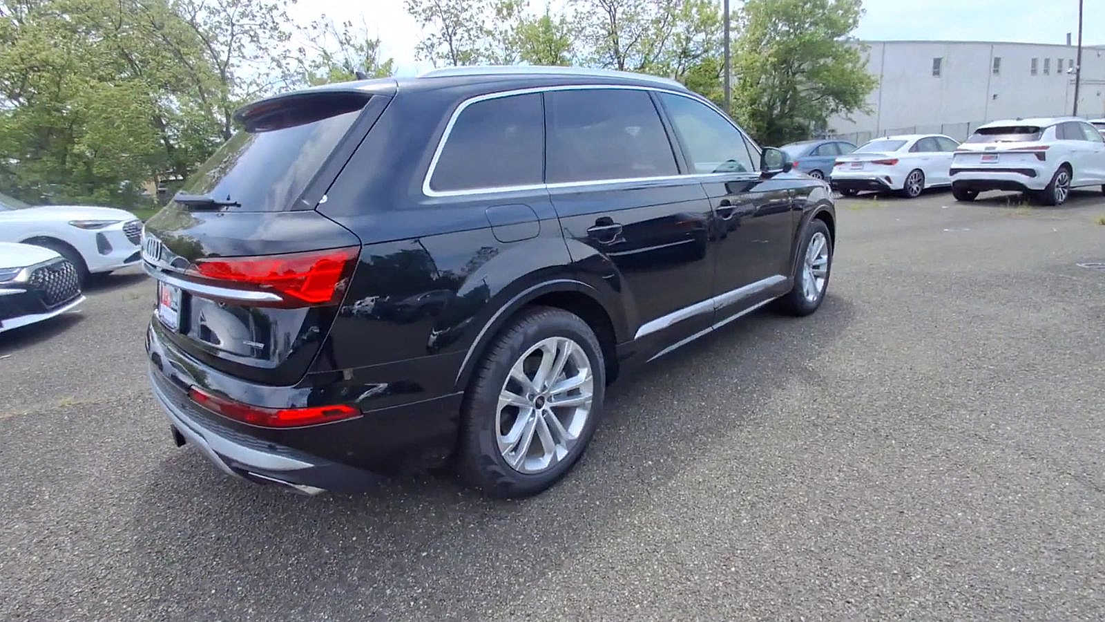 Thumbnail: 2026 Audi Q7 - 8