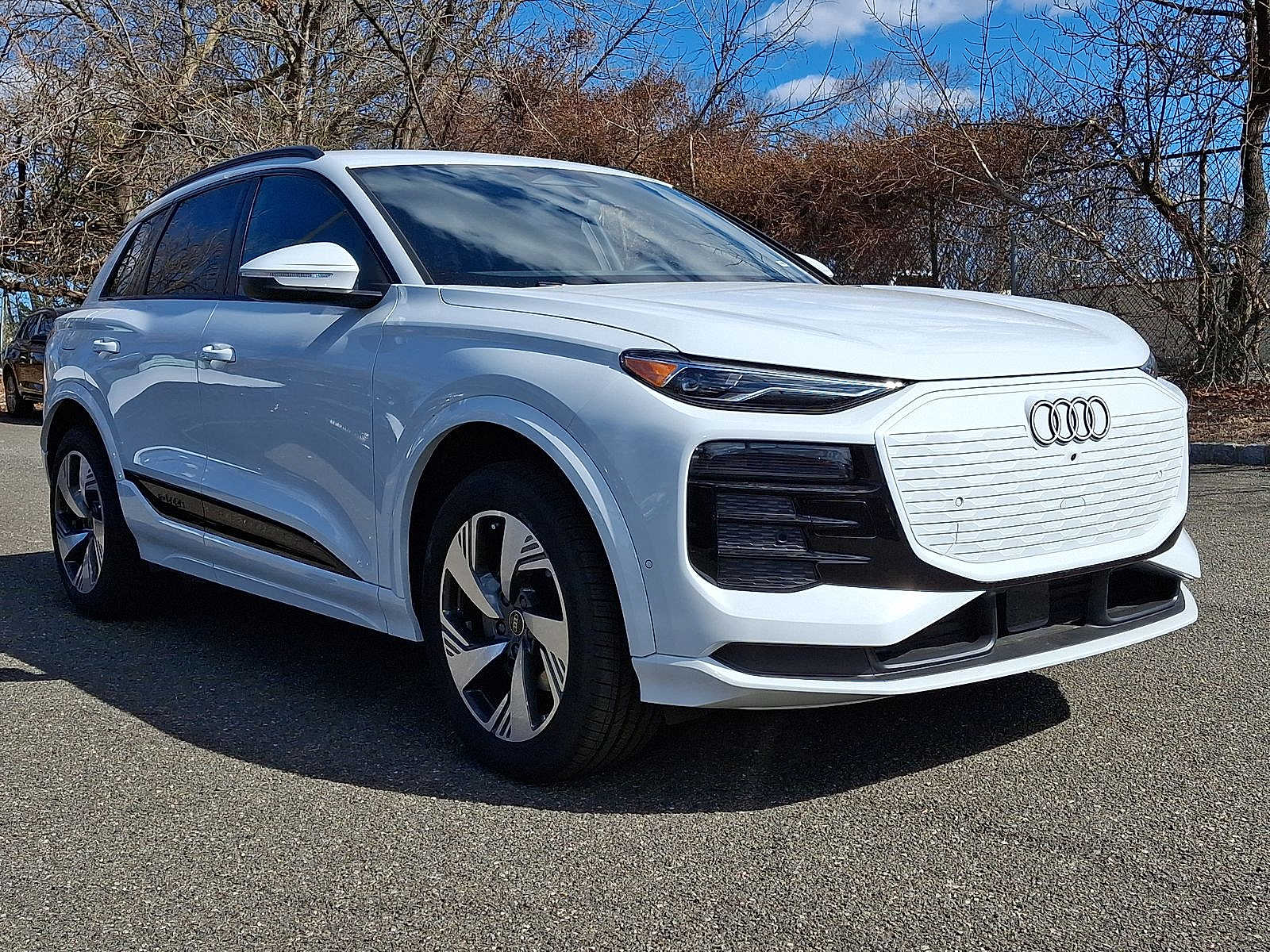 Thumbnail: 2025 Audi Q6 e-tron - 10