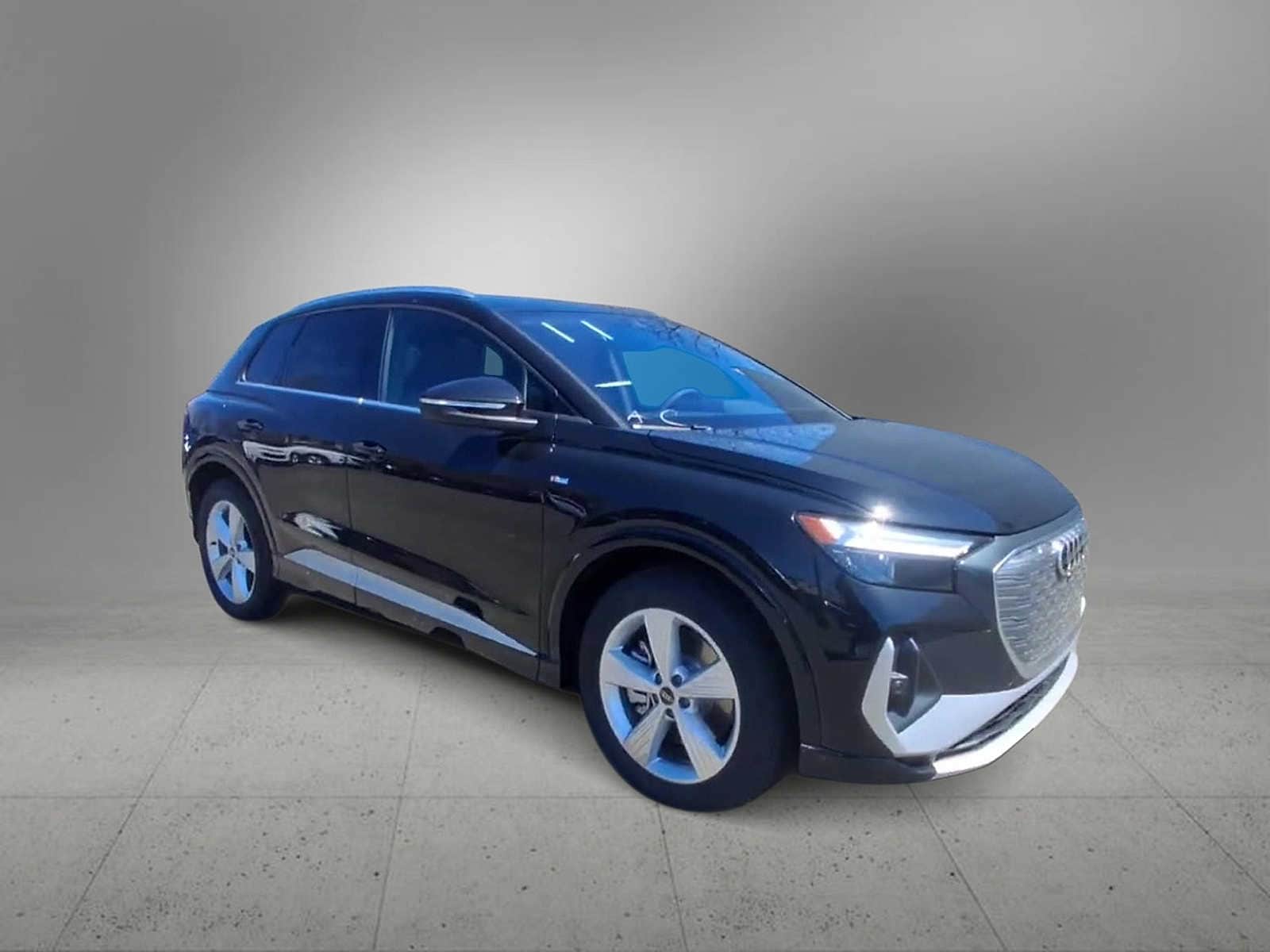 Thumbnail: 2025 Audi Q4 e-tron - 2