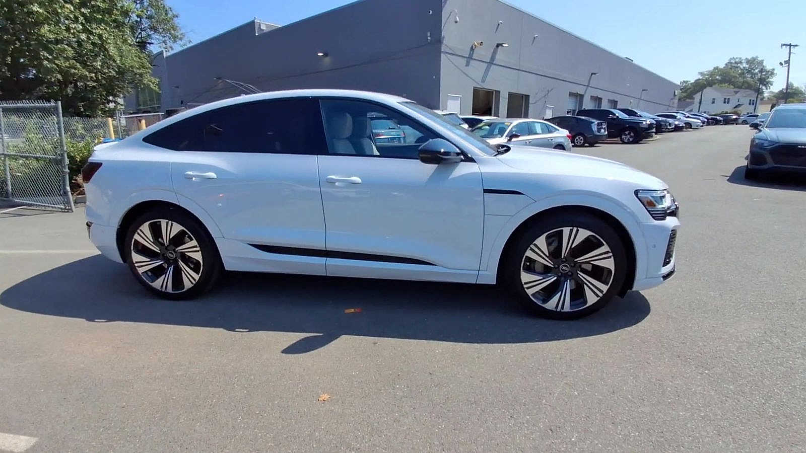 Thumbnail: 2024 Audi Q8 e-tron - 9