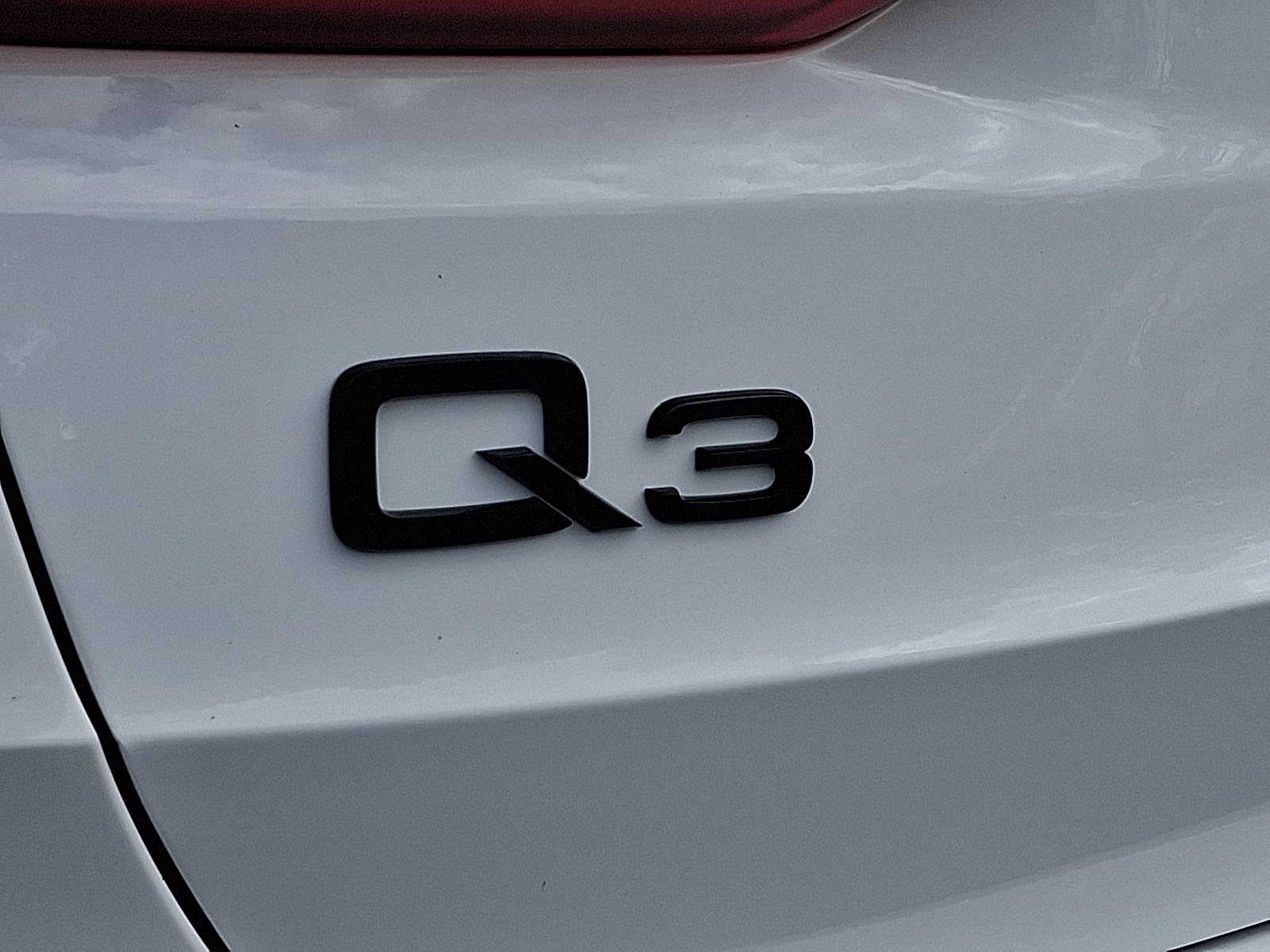 Thumbnail: 2025 Audi Q3 - 17