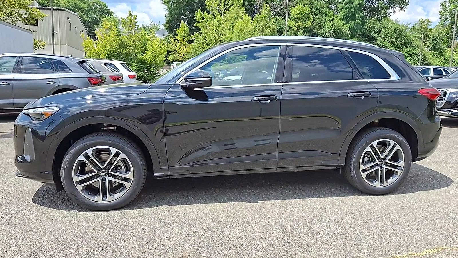 Thumbnail: 2025 Audi Q5 - 9