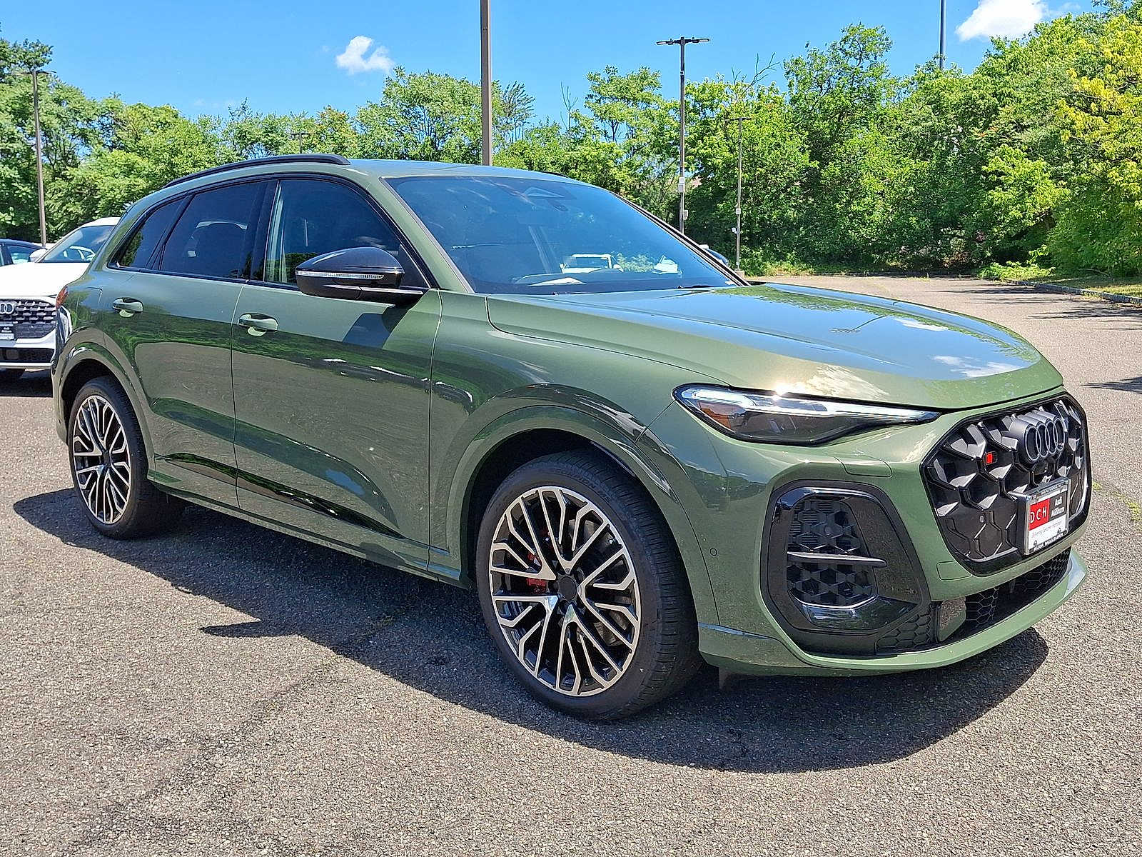 Thumbnail: 2026 Audi SQ5 - 18