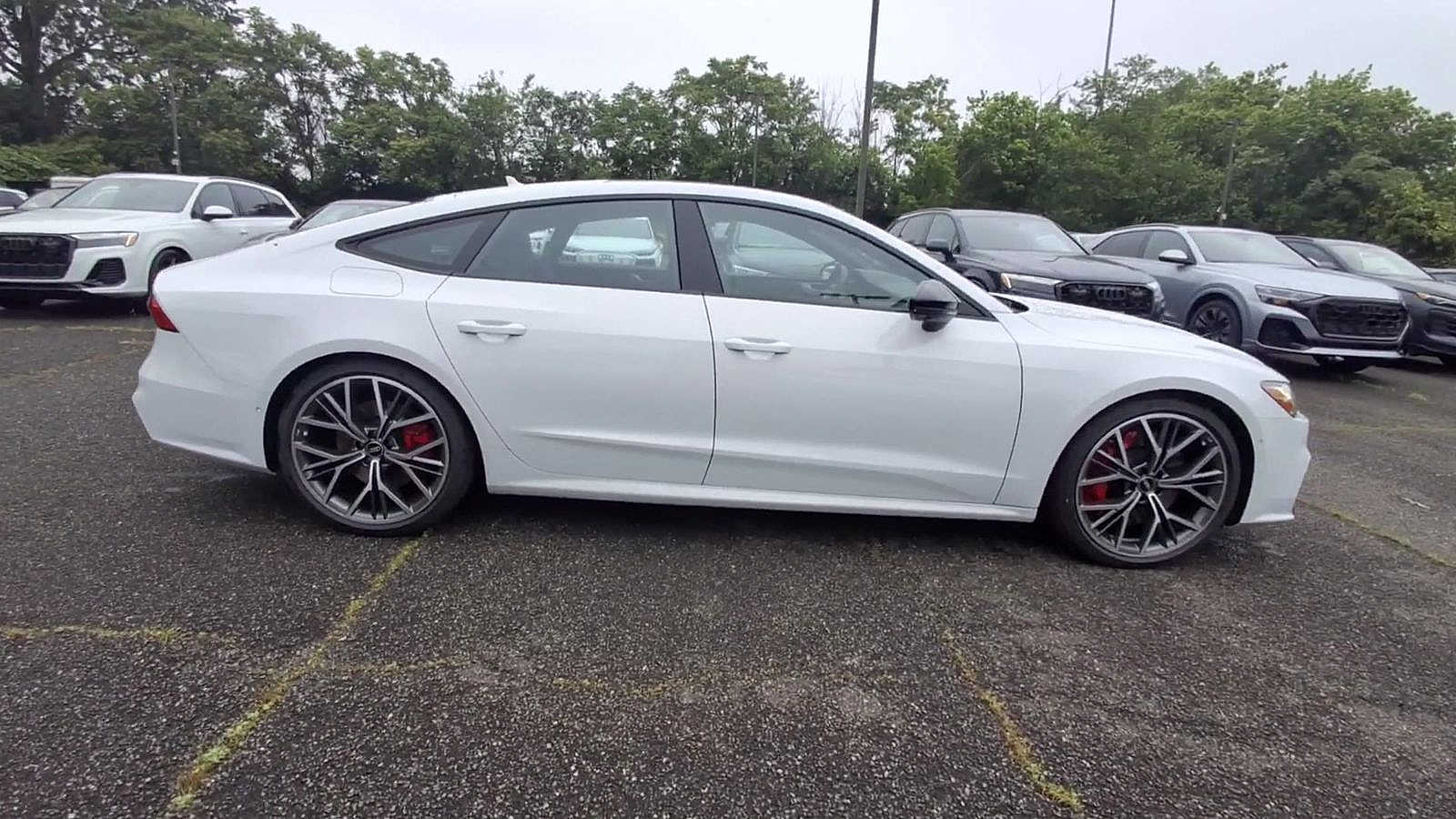 Thumbnail: 2025 Audi S7 - 9