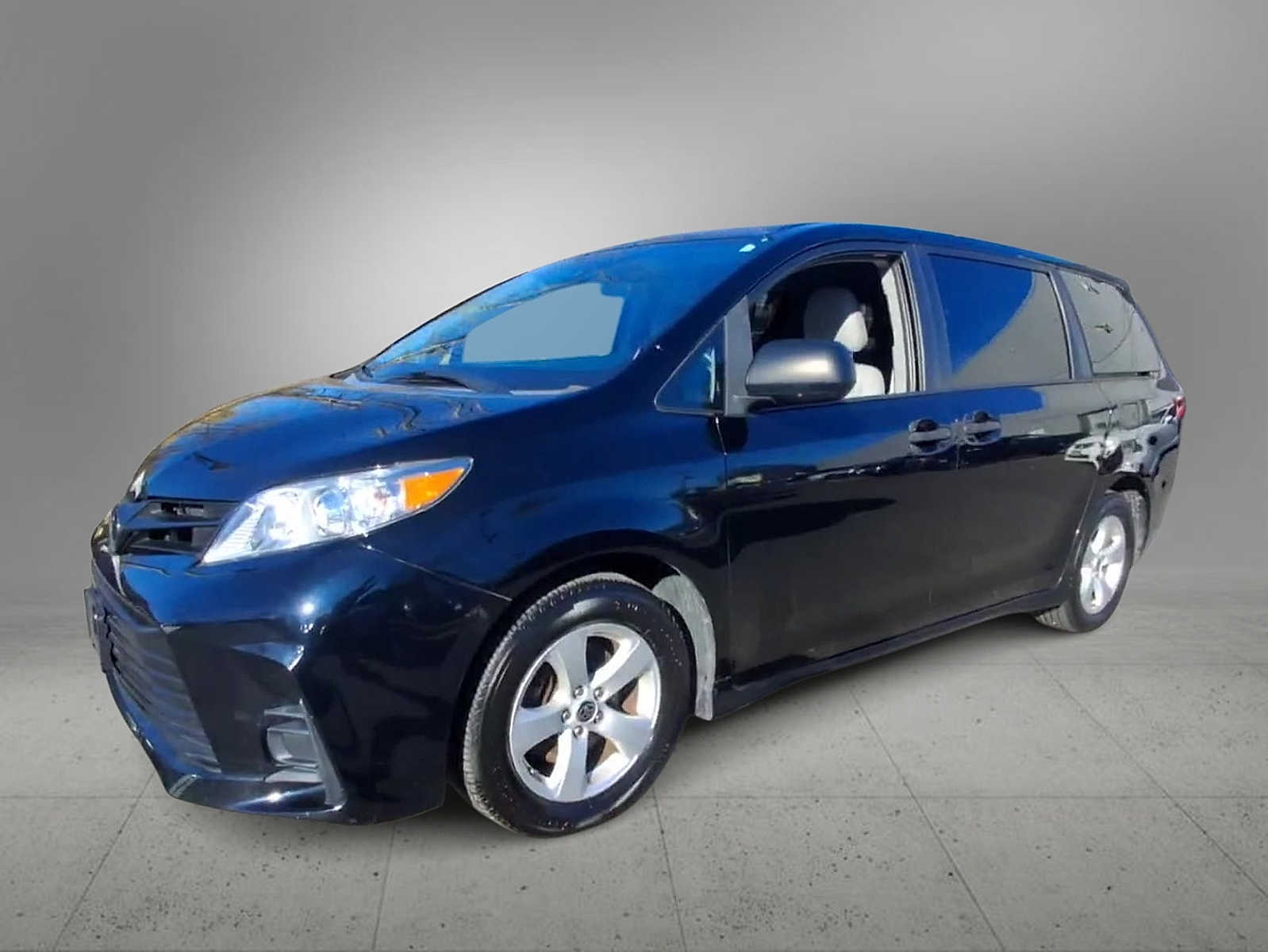 Thumbnail: 2020 Toyota Sienna - 4