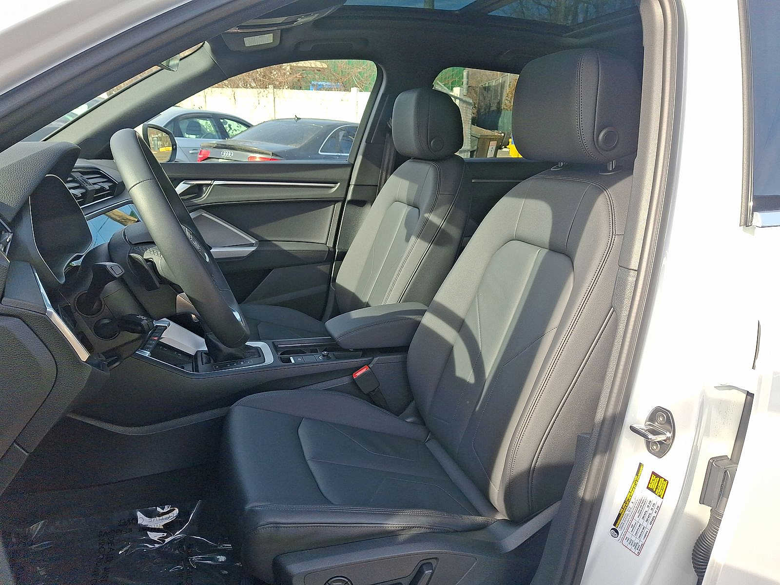 Thumbnail: 2025 Audi Q3 - 11