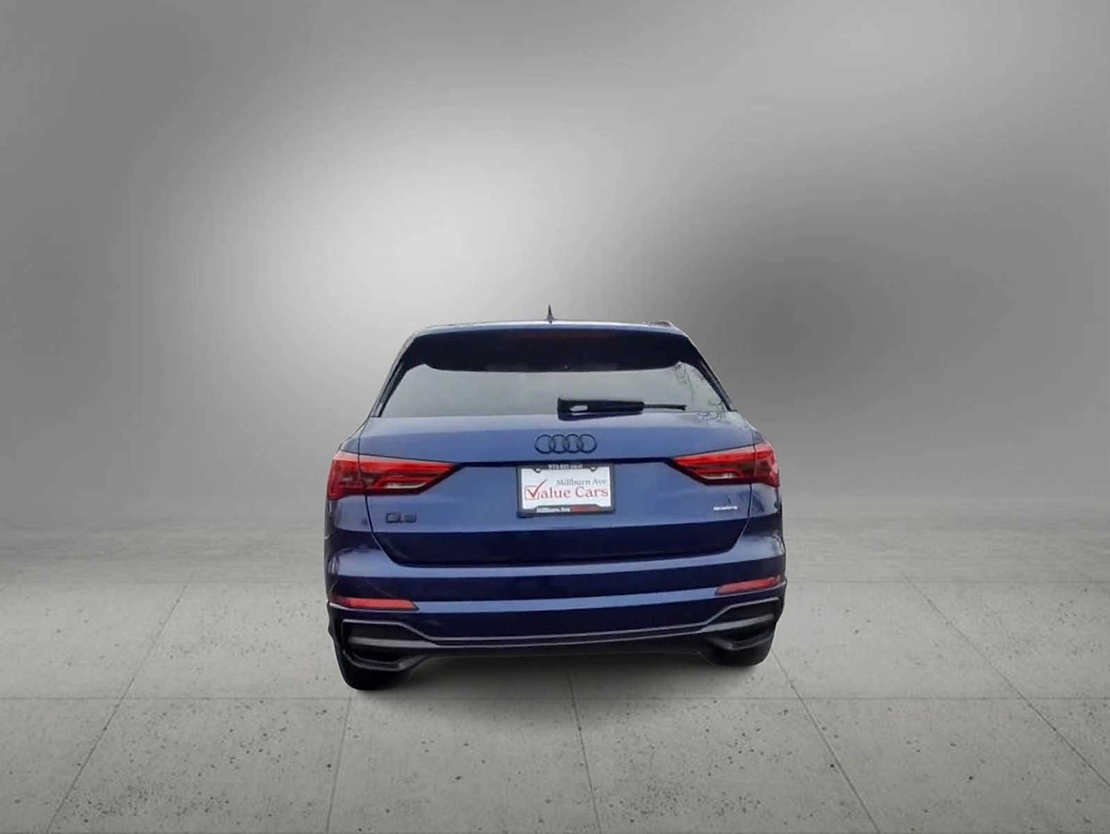 Thumbnail: 2022 Audi Q3 - 6