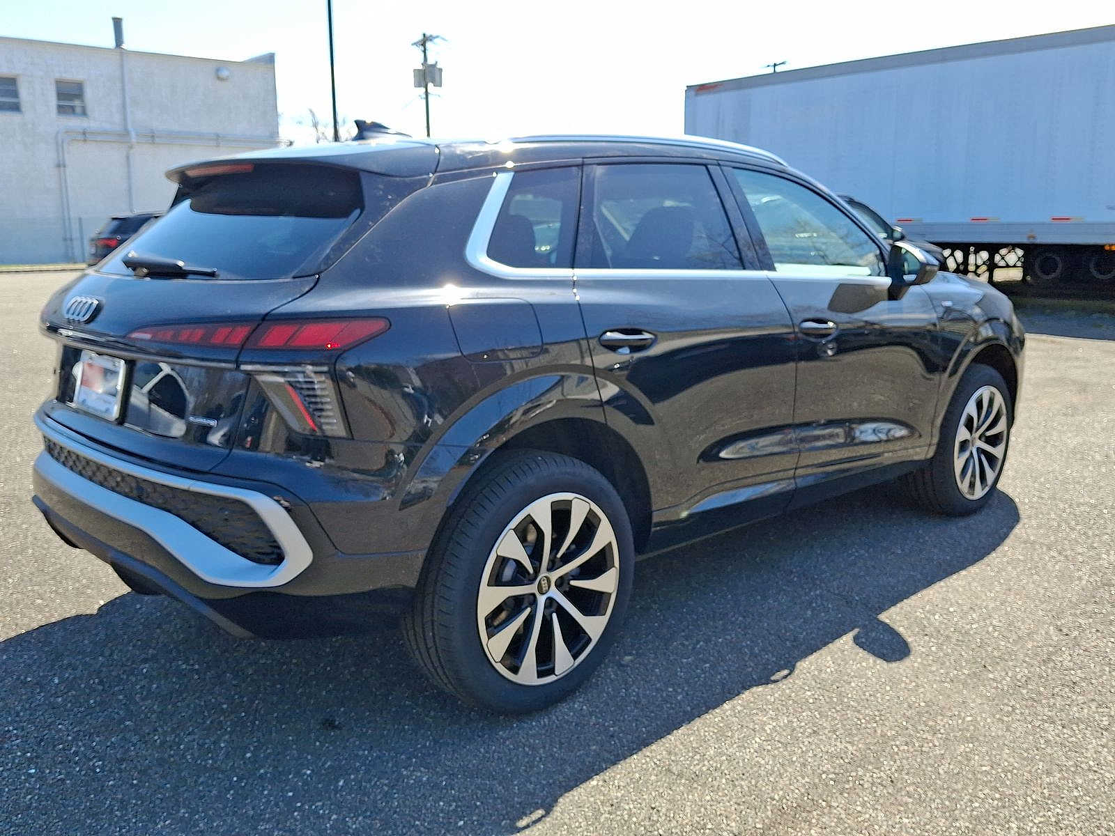 Thumbnail: 2026 Audi Q3 - 11