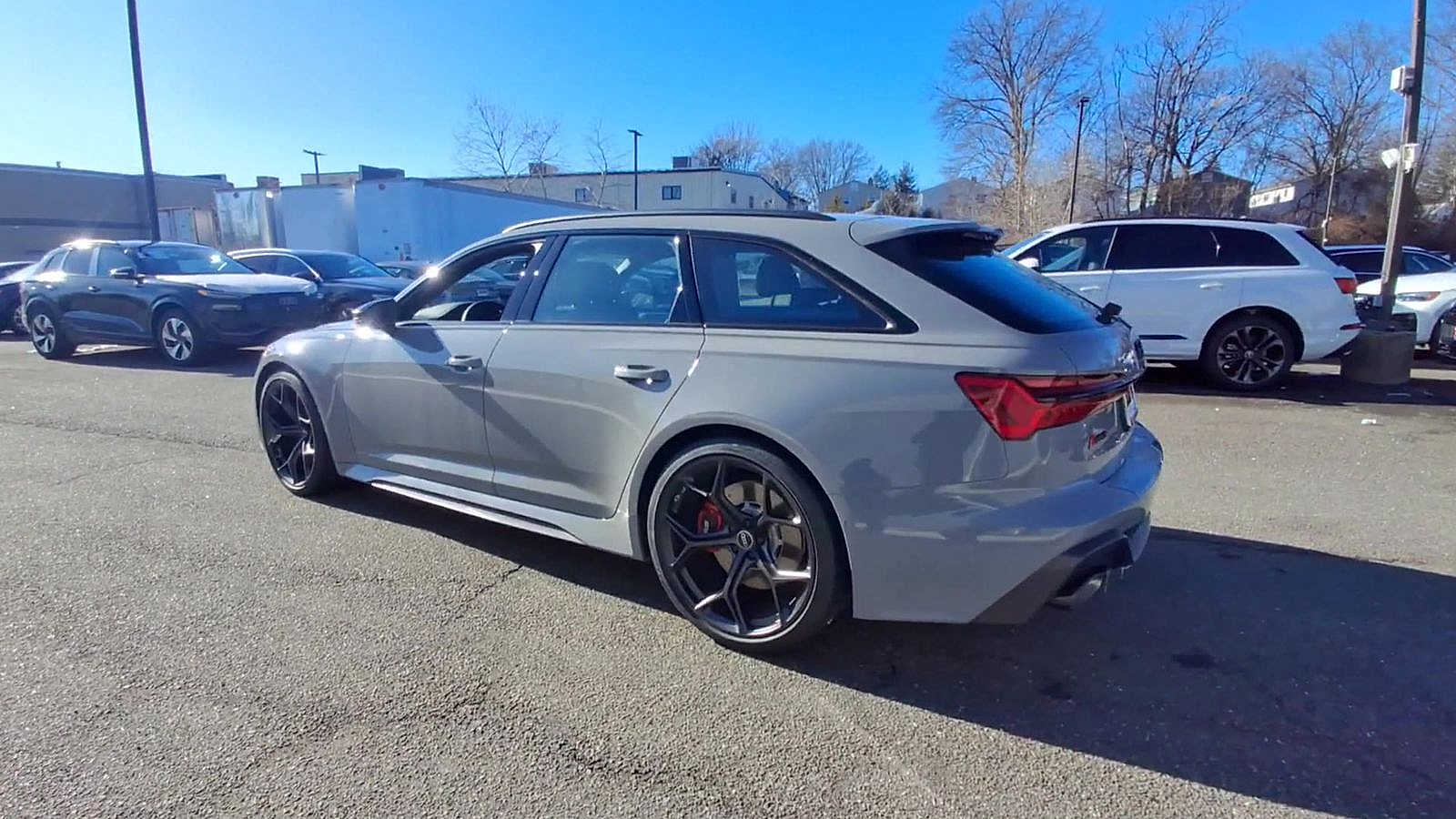 Thumbnail: 2025 Audi RS 6 - 6