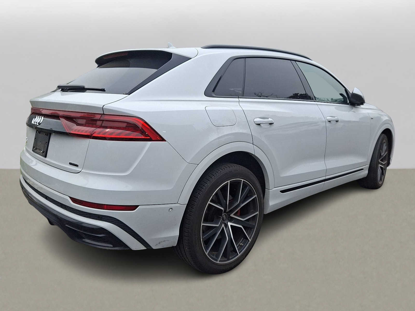 Thumbnail: 2023 Audi Q8 - 3