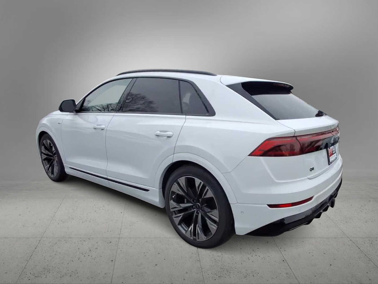 Thumbnail: 2026 Audi Q8 - 6