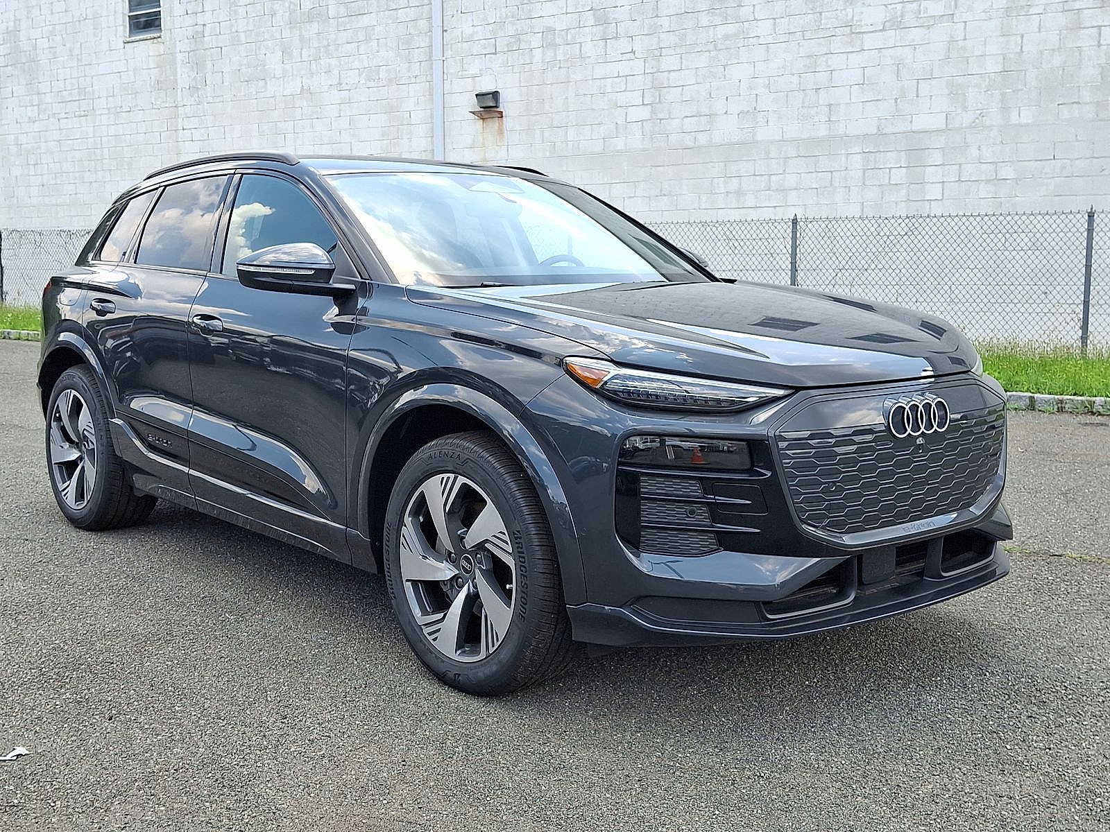 Thumbnail: 2025 Audi Q6 e-tron - 10