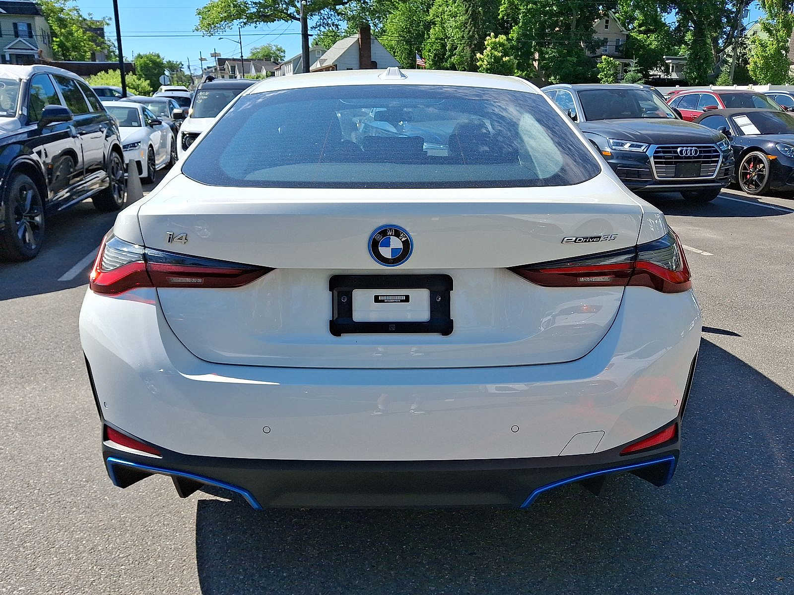 Thumbnail: 2023 BMW i4 - 21