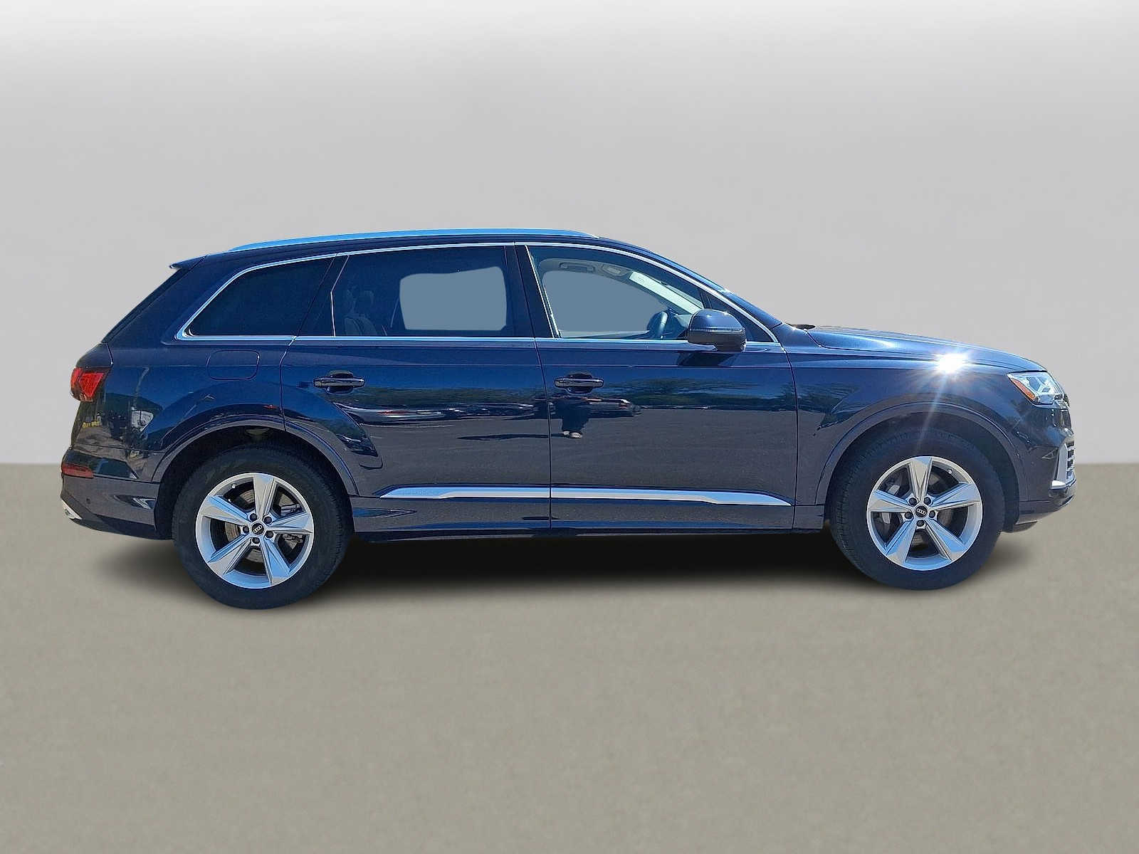 Thumbnail: 2023 Audi Q7 - 24