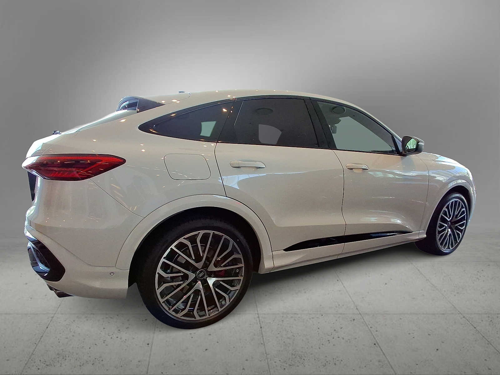 Thumbnail: 2026 Audi SQ5 - 9