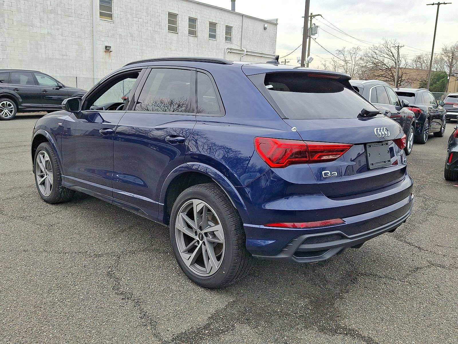 Thumbnail: 2025 Audi Q3 - 12