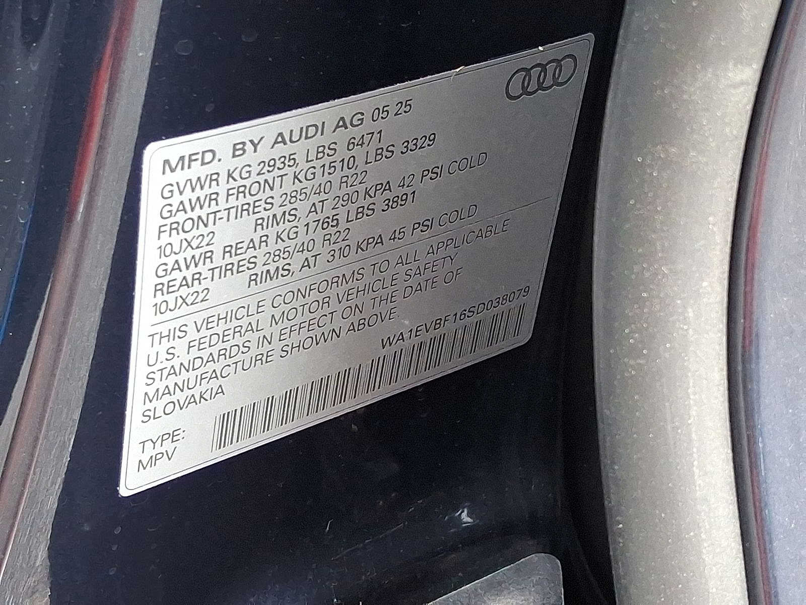 Thumbnail: 2025 Audi Q8 - 17