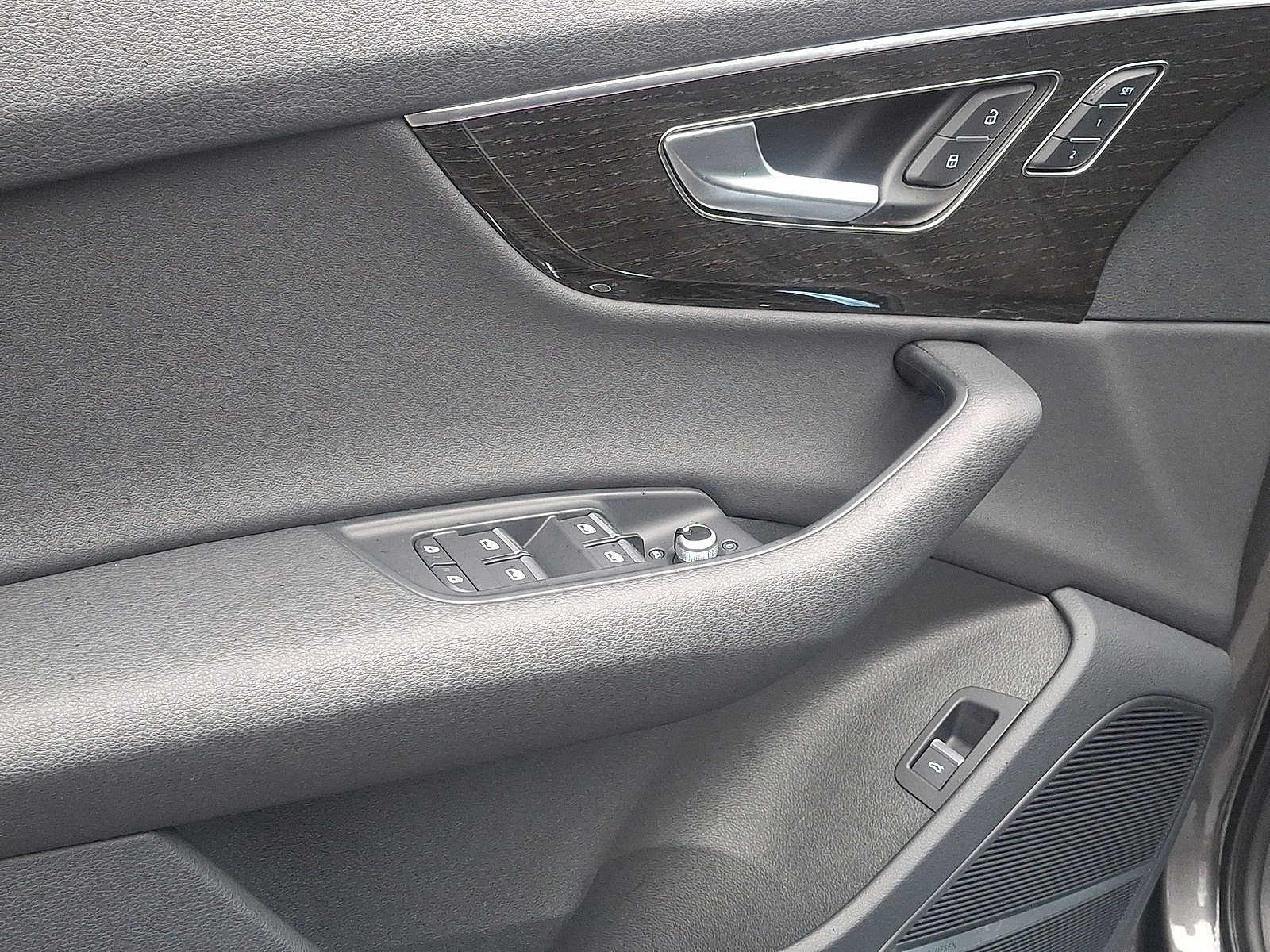 Thumbnail: 2025 Audi Q7 - 10