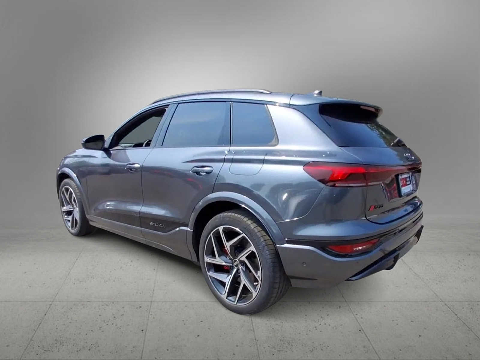 Thumbnail: 2025 Audi SQ6 e-tron - 6