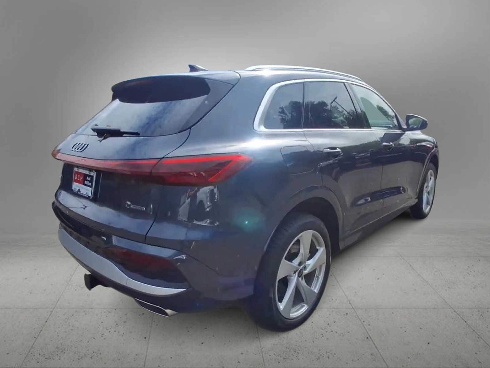 Thumbnail: 2025 Audi Q5 - 8