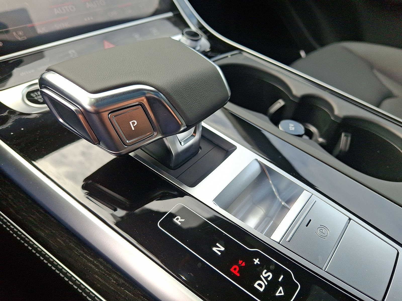 Thumbnail: 2026 Audi Q8 - 13