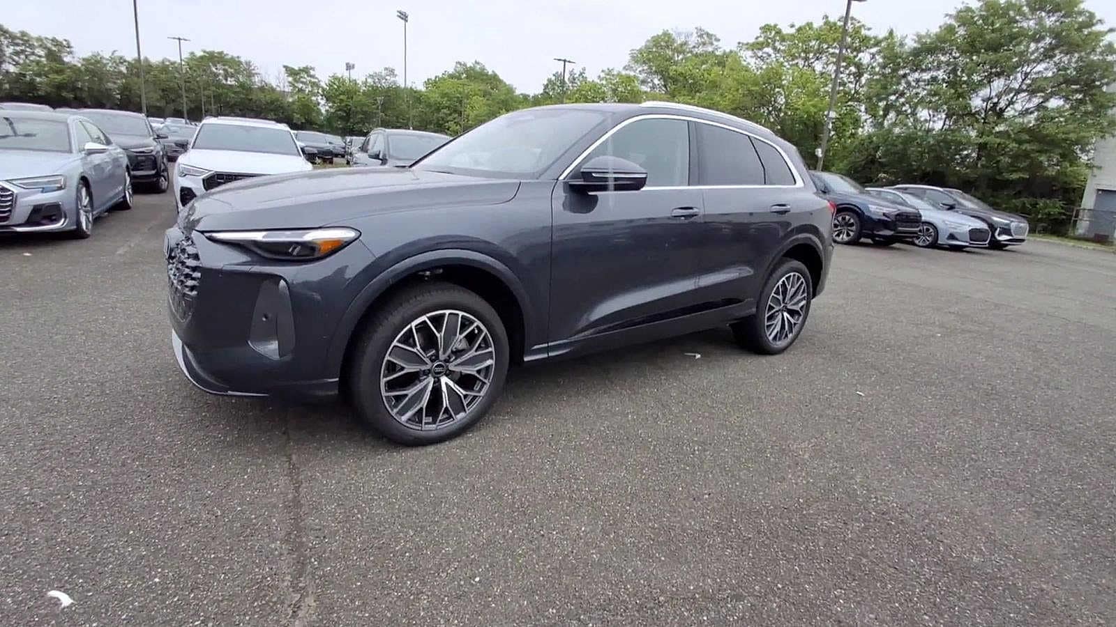 Thumbnail: 2025 Audi Q5 - 4