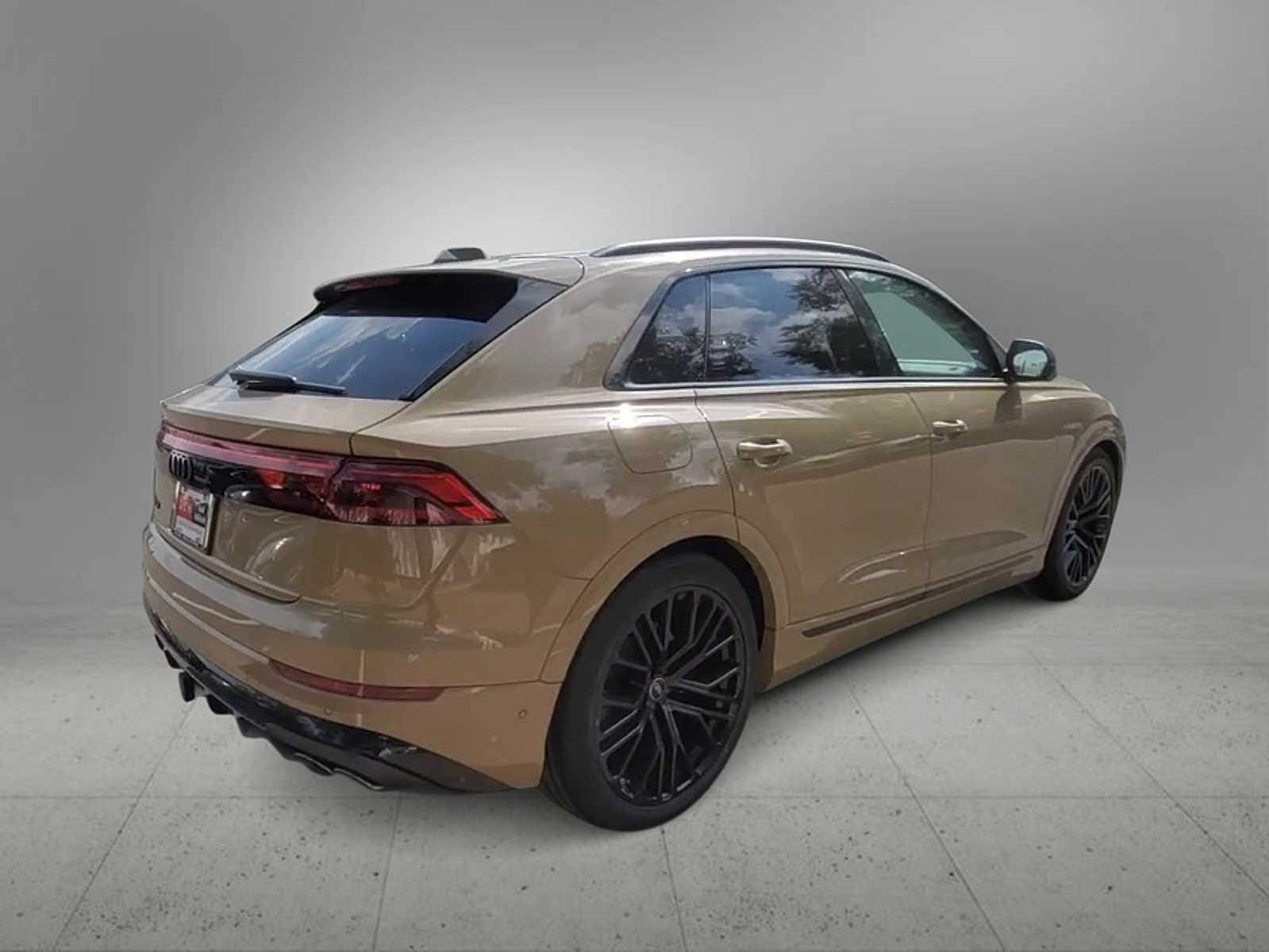 Thumbnail: 2024 Audi SQ8 - 8