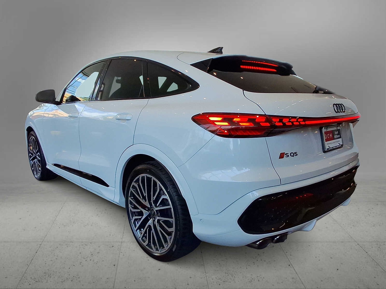 Thumbnail: 2026 Audi SQ5 - 6