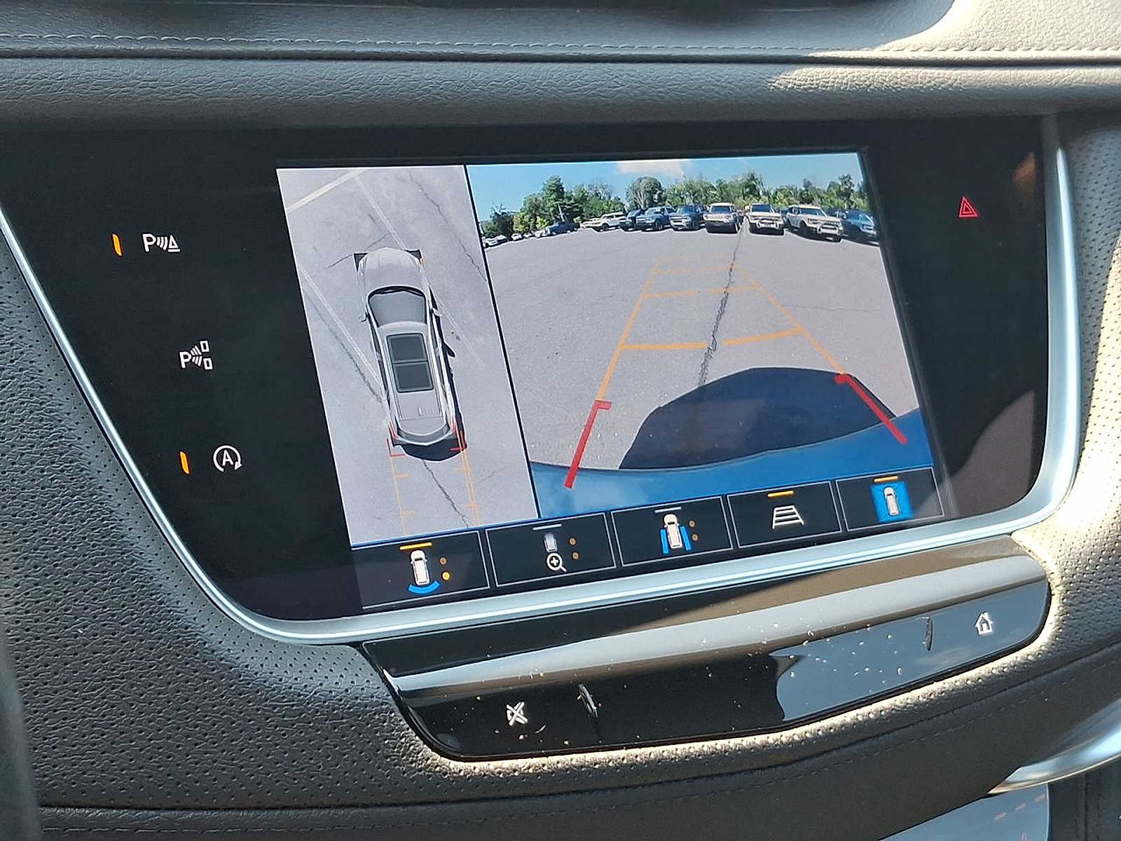 Thumbnail: 2023 Cadillac XT5 - 21