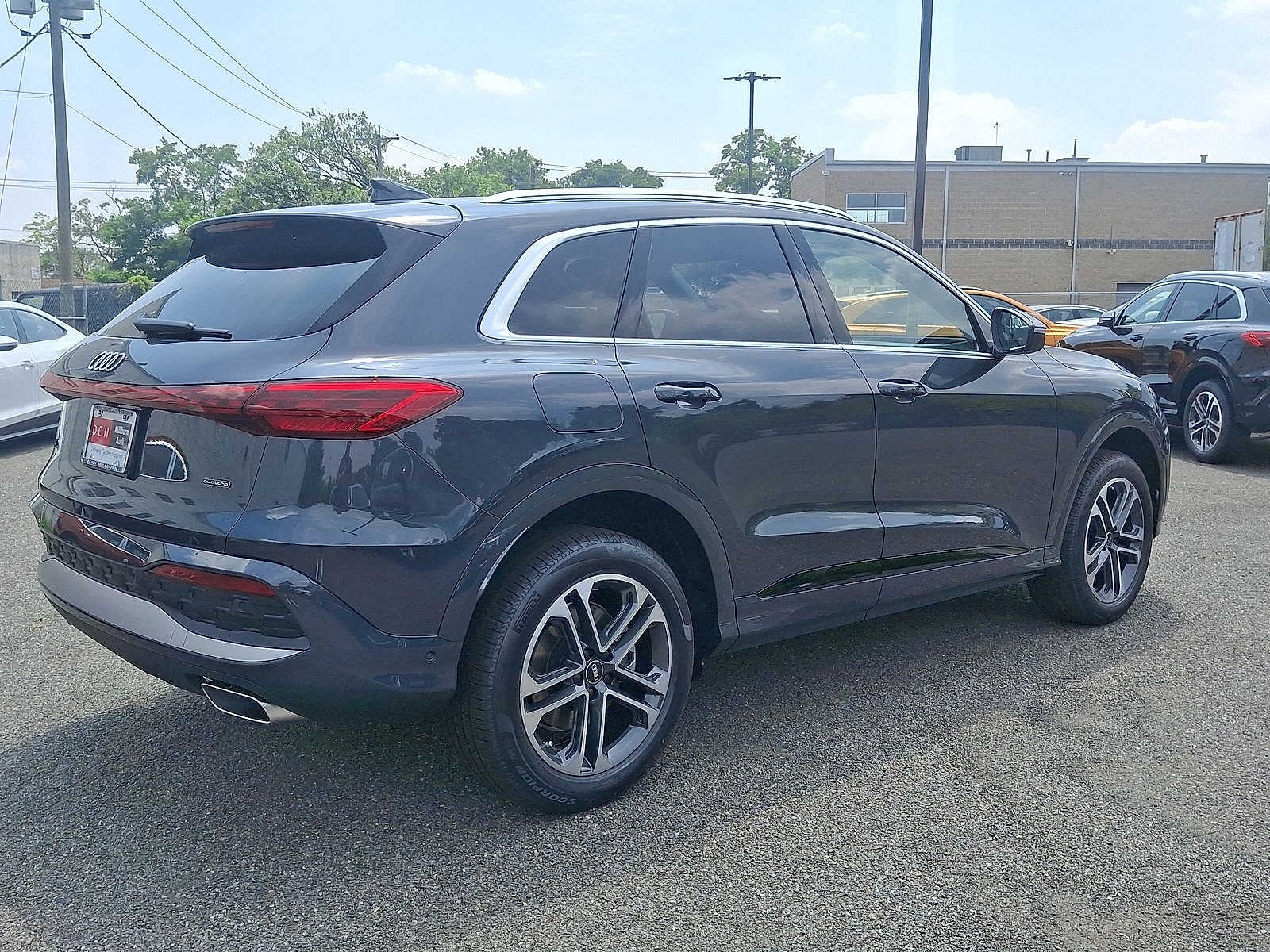 Thumbnail: 2025 Audi Q5 - 12