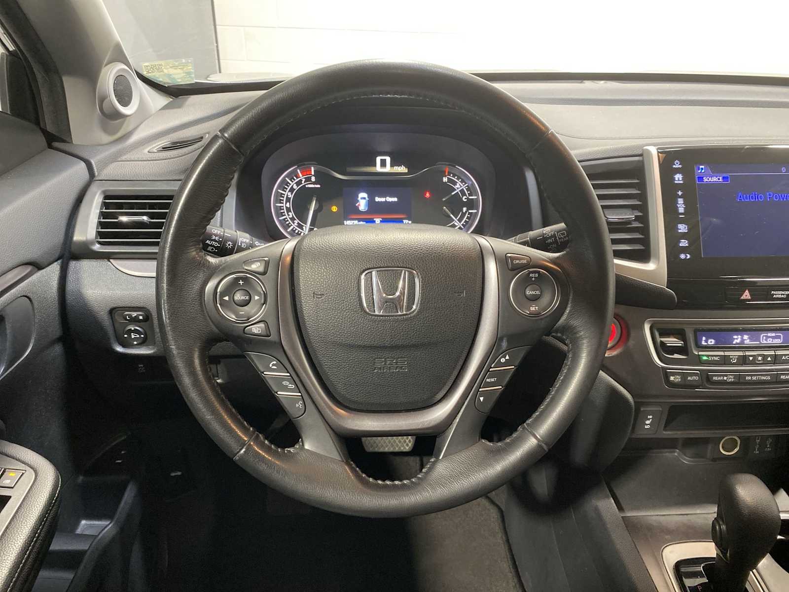 Thumbnail: 2017 Honda Pilot - 15
