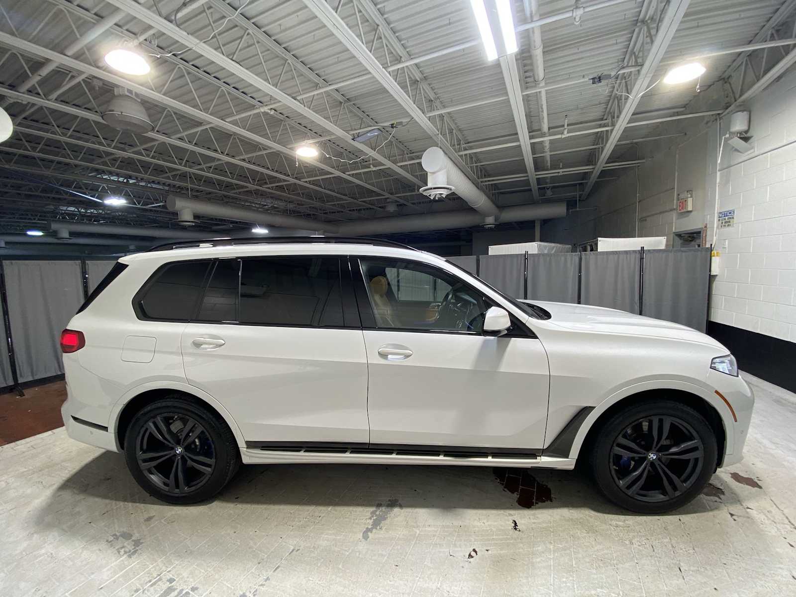 Thumbnail: 2021 BMW X7 - 27
