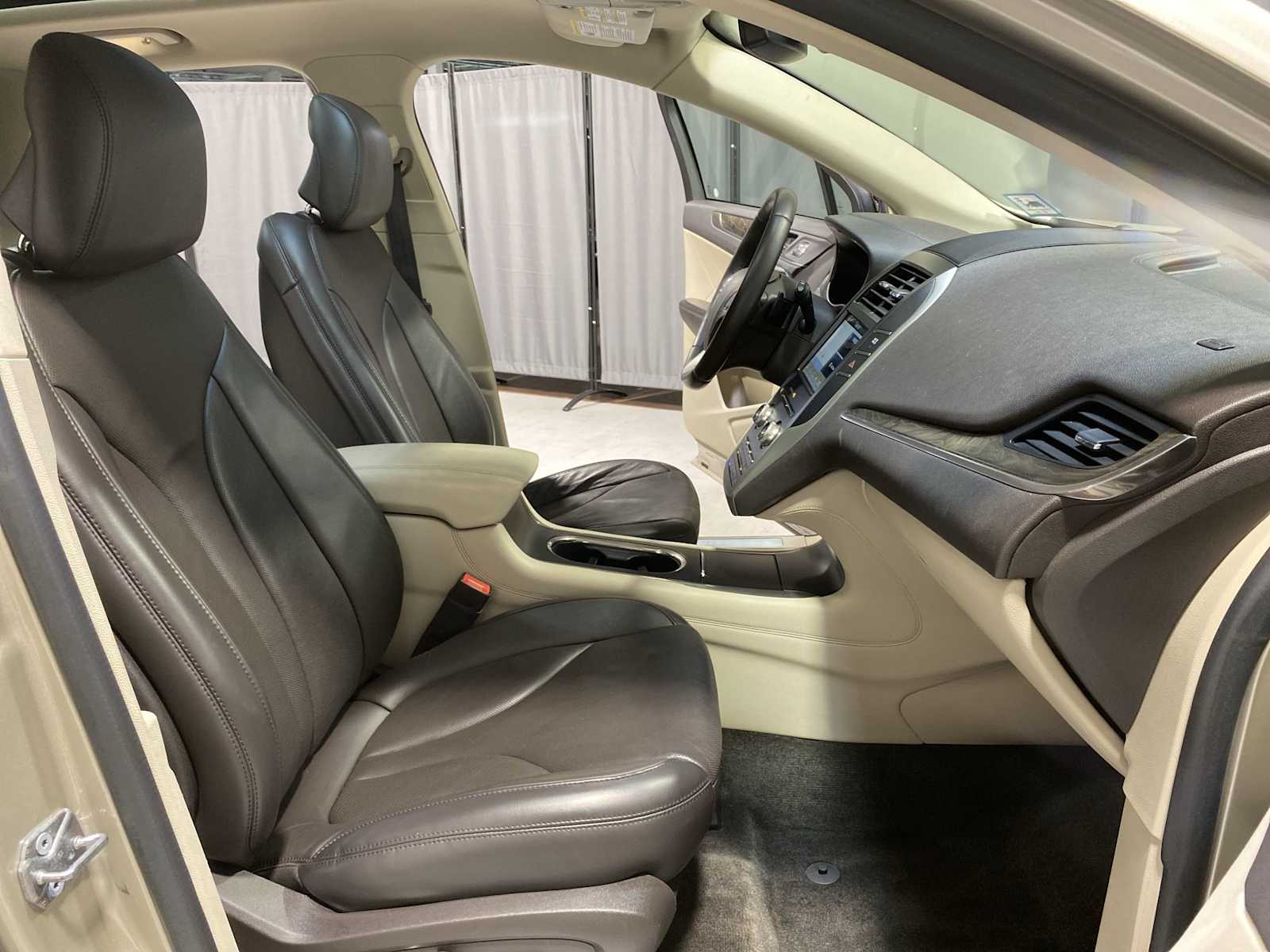 Thumbnail: 2017 Lincoln MKC - 14