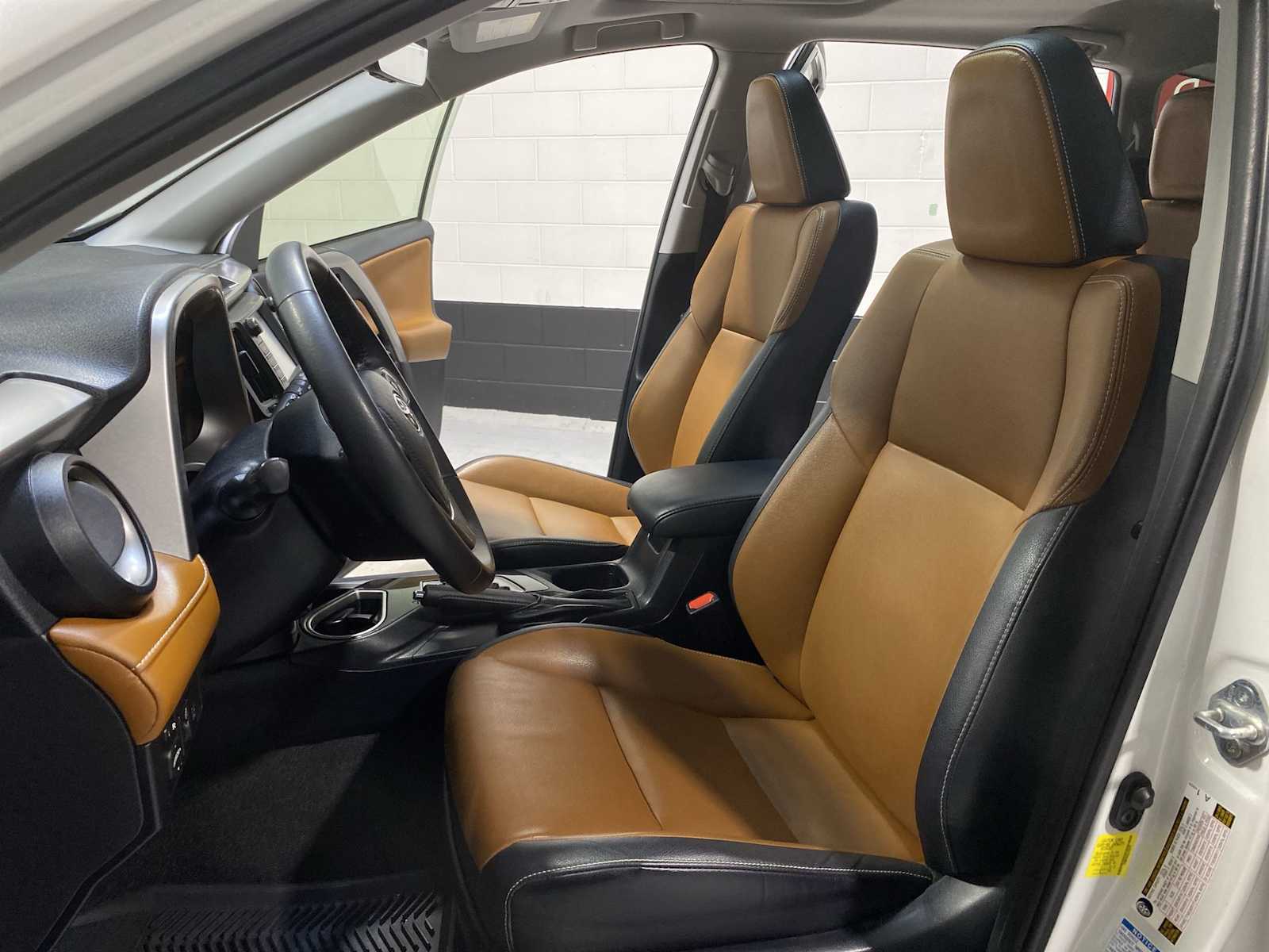 Thumbnail: 2018 Toyota RAV4 - 11