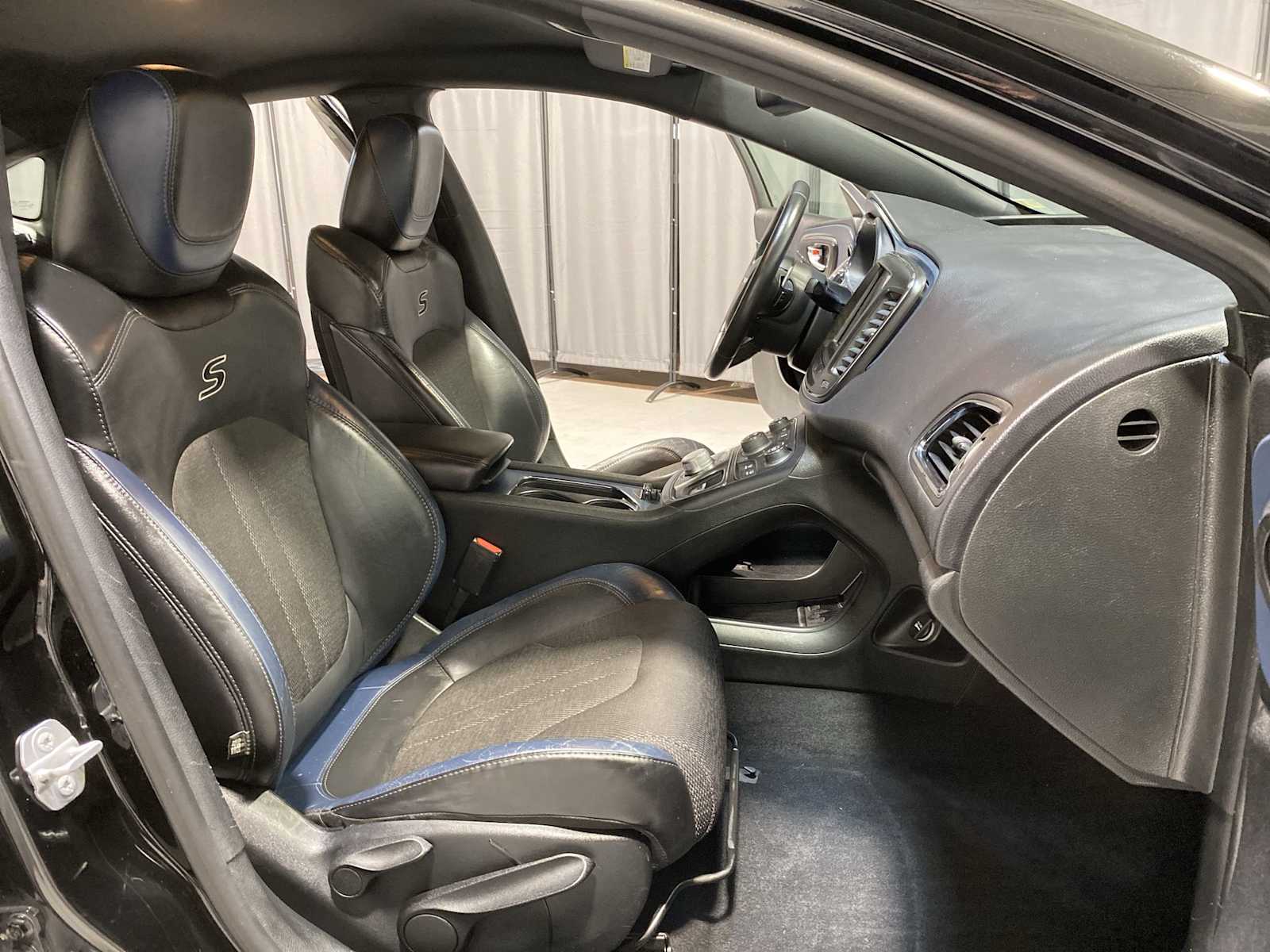 Thumbnail: 2015 Chrysler 200 - 14