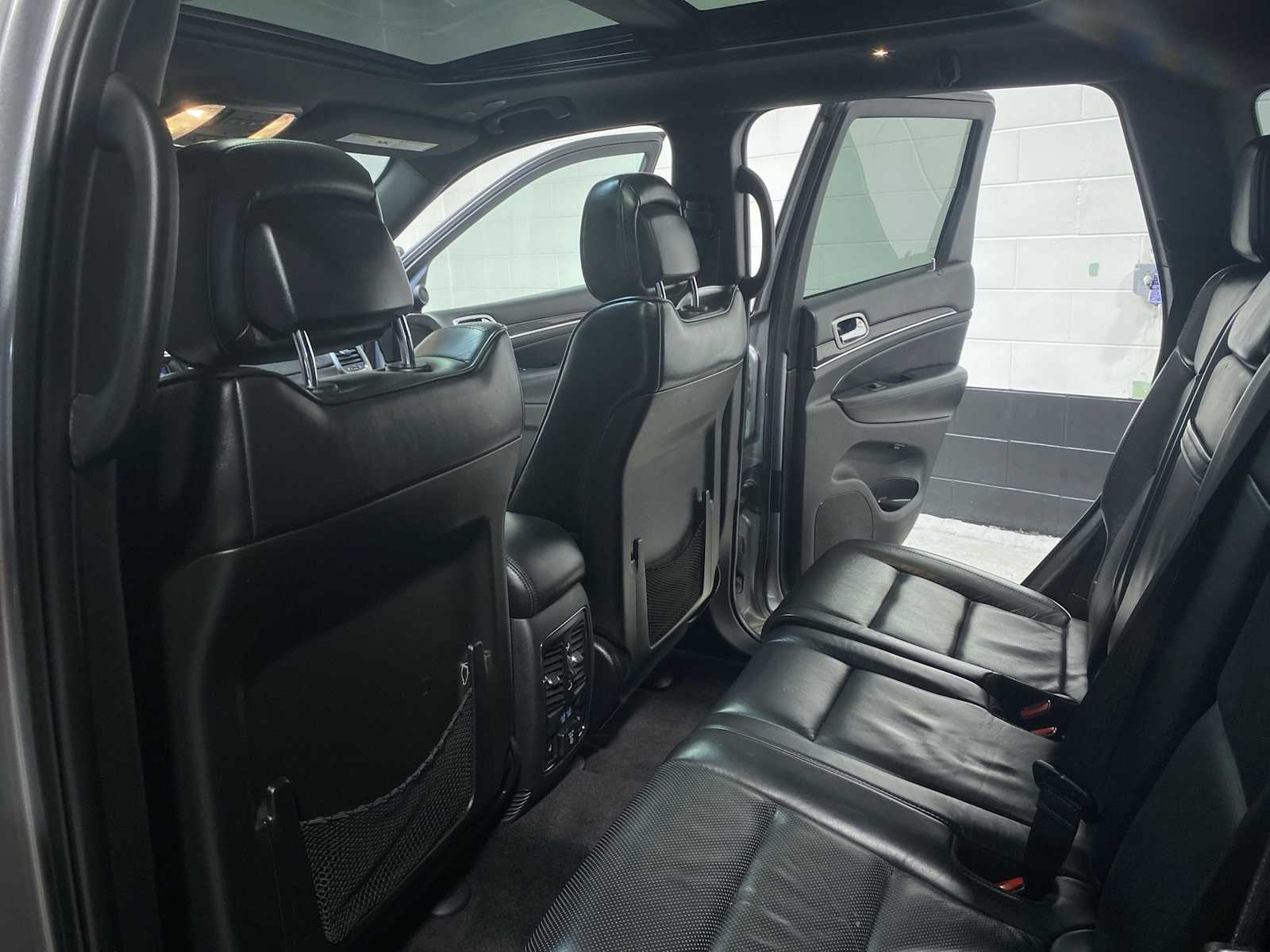 Thumbnail: 2018 Jeep Grand Cherokee - 12