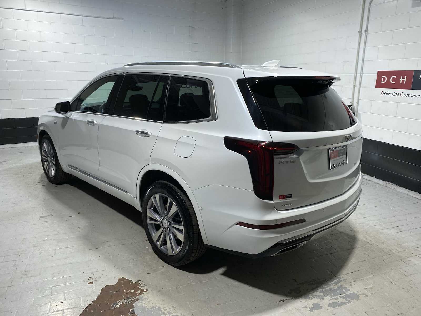 Thumbnail: 2023 Cadillac XT6 - 4