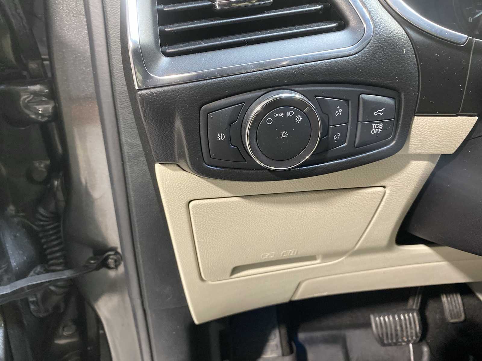 Thumbnail: 2019 Ford Edge - 24