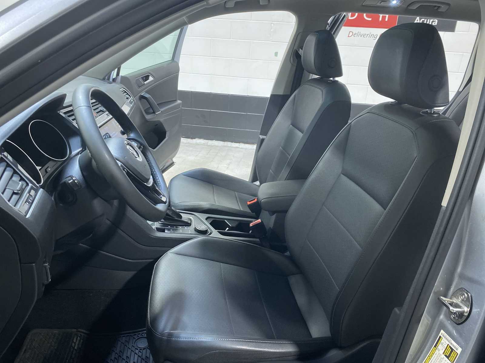 Thumbnail: 2020 Volkswagen Tiguan - 11