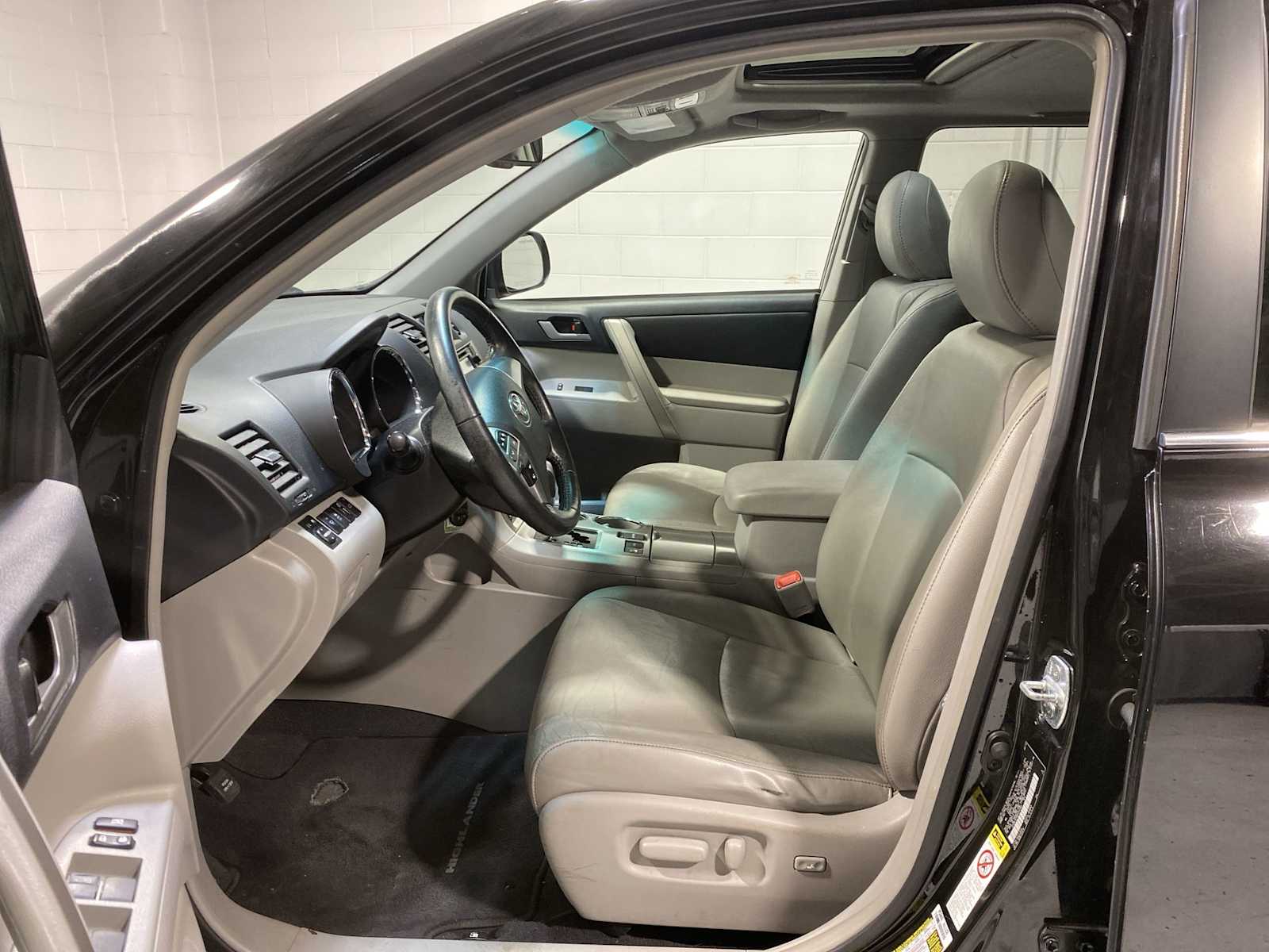 Thumbnail: 2013 Toyota Highlander - 2