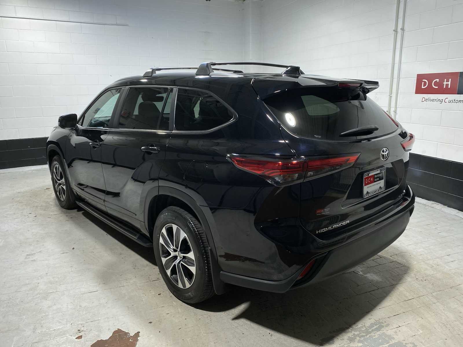 Thumbnail: 2023 Toyota Highlander - 4