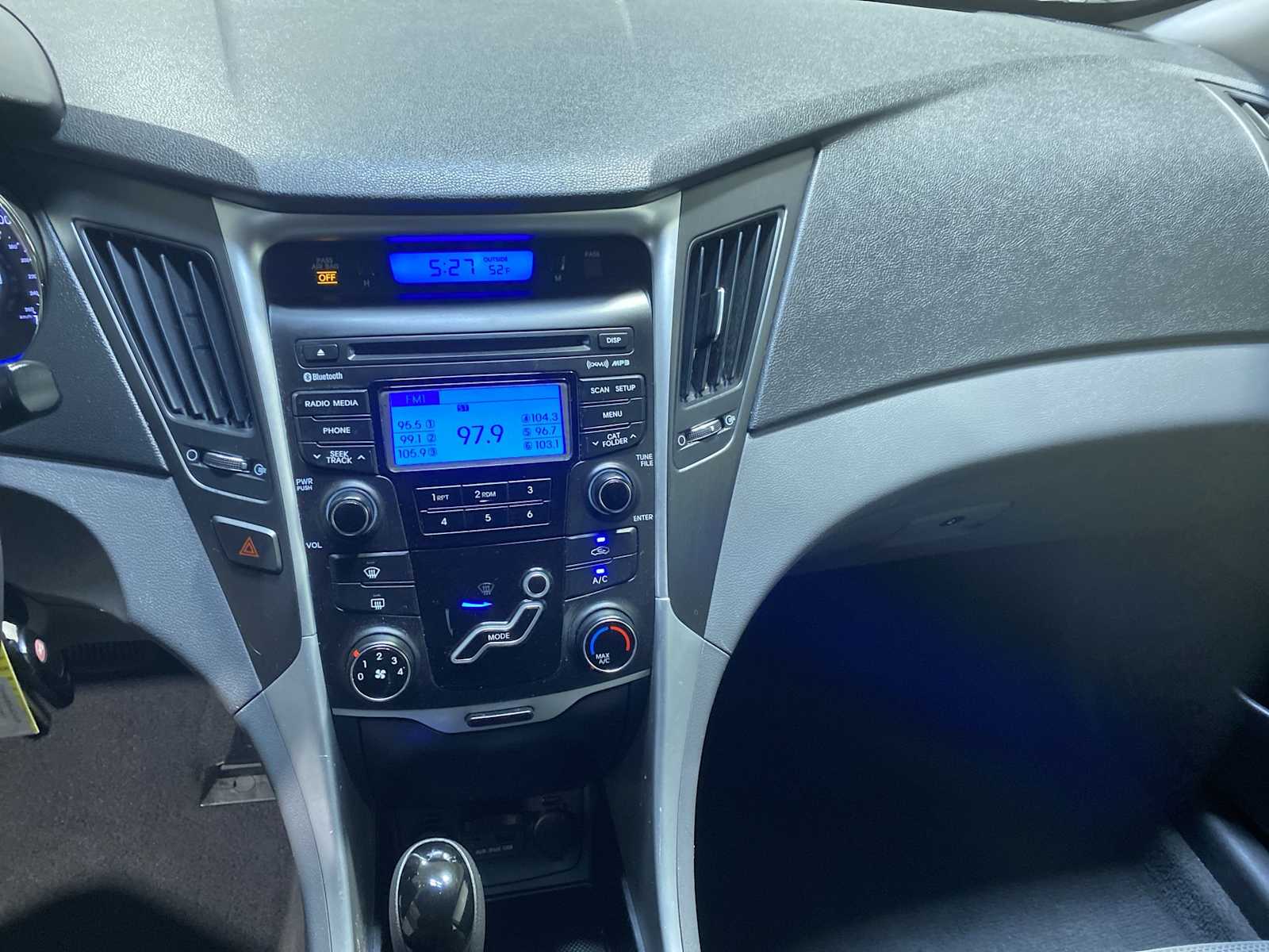 Thumbnail: 2013 Hyundai Sonata - 16