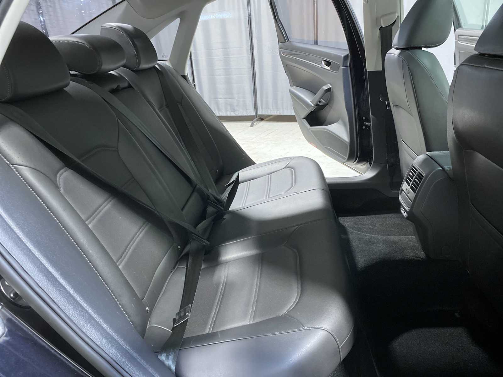 Thumbnail: 2020 Volkswagen Passat - 13