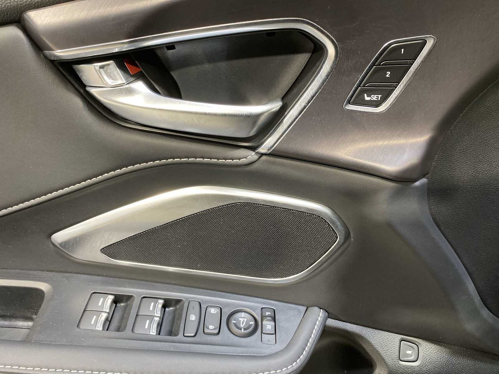 Thumbnail: 2025 Acura RDX - 23