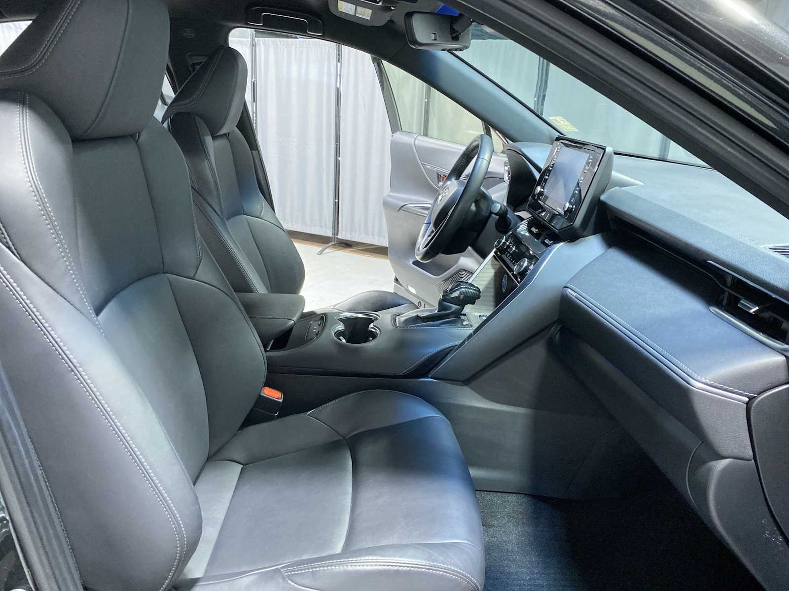 Thumbnail: 2022 Toyota Venza - 14