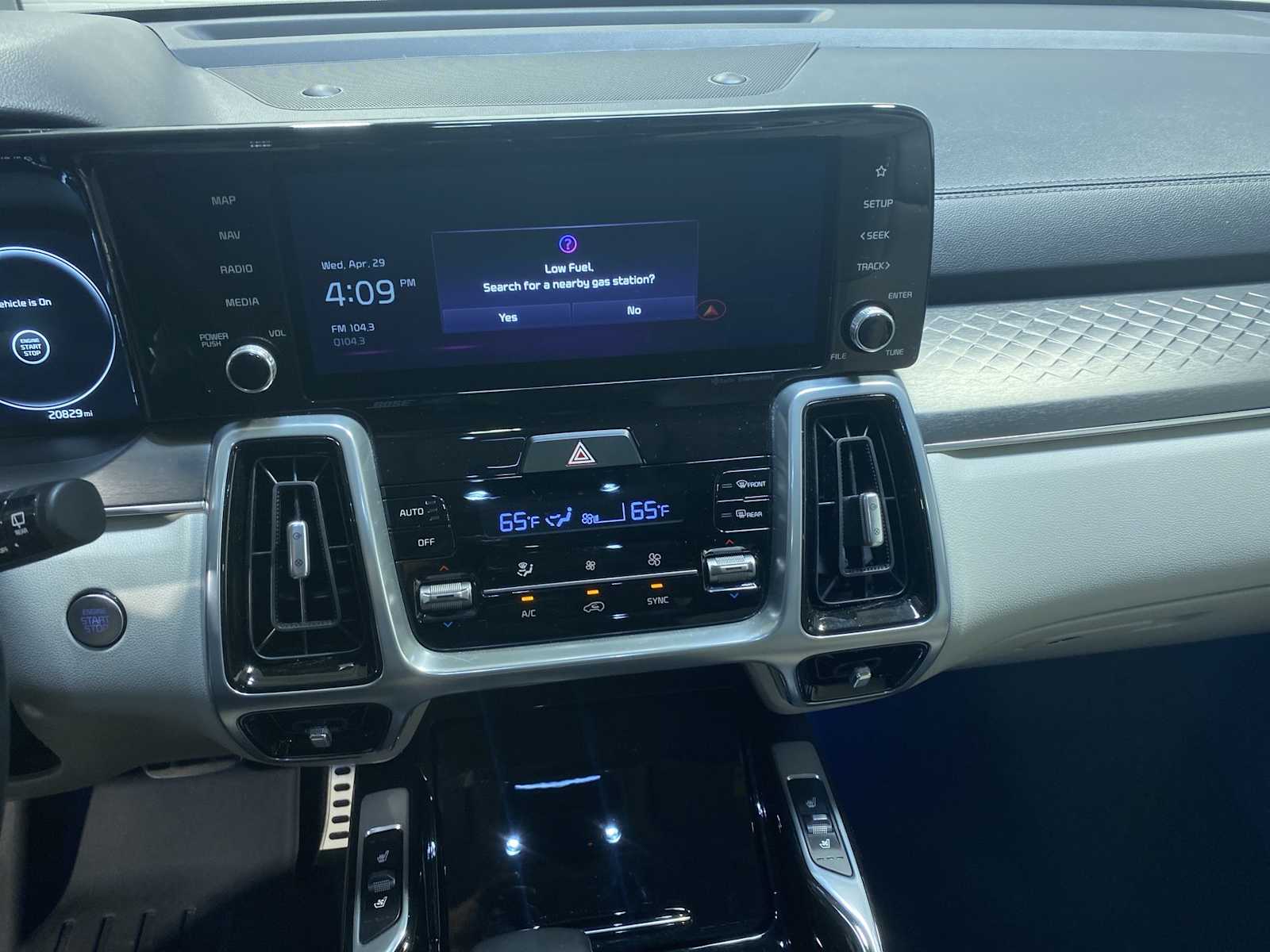 Thumbnail: 2023 Kia Sorento - 16