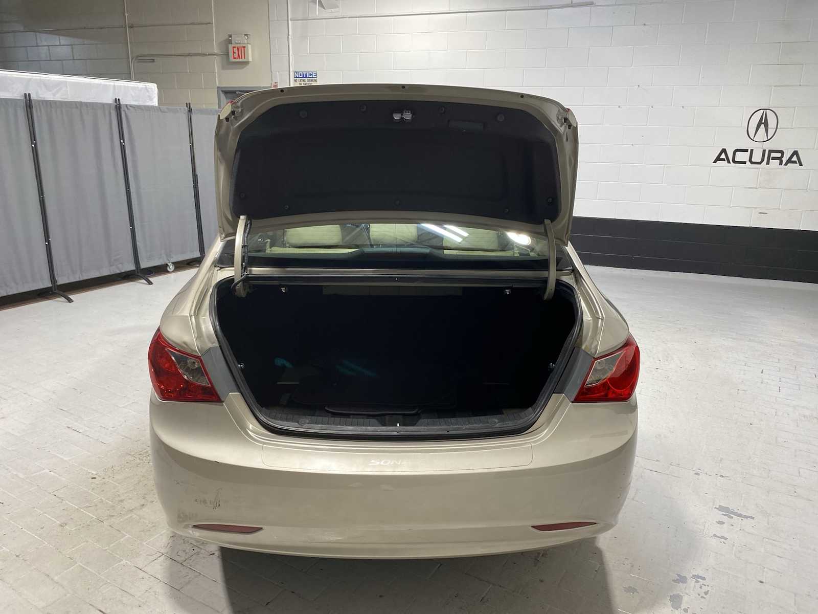 Thumbnail: 2011 Hyundai Sonata - 19