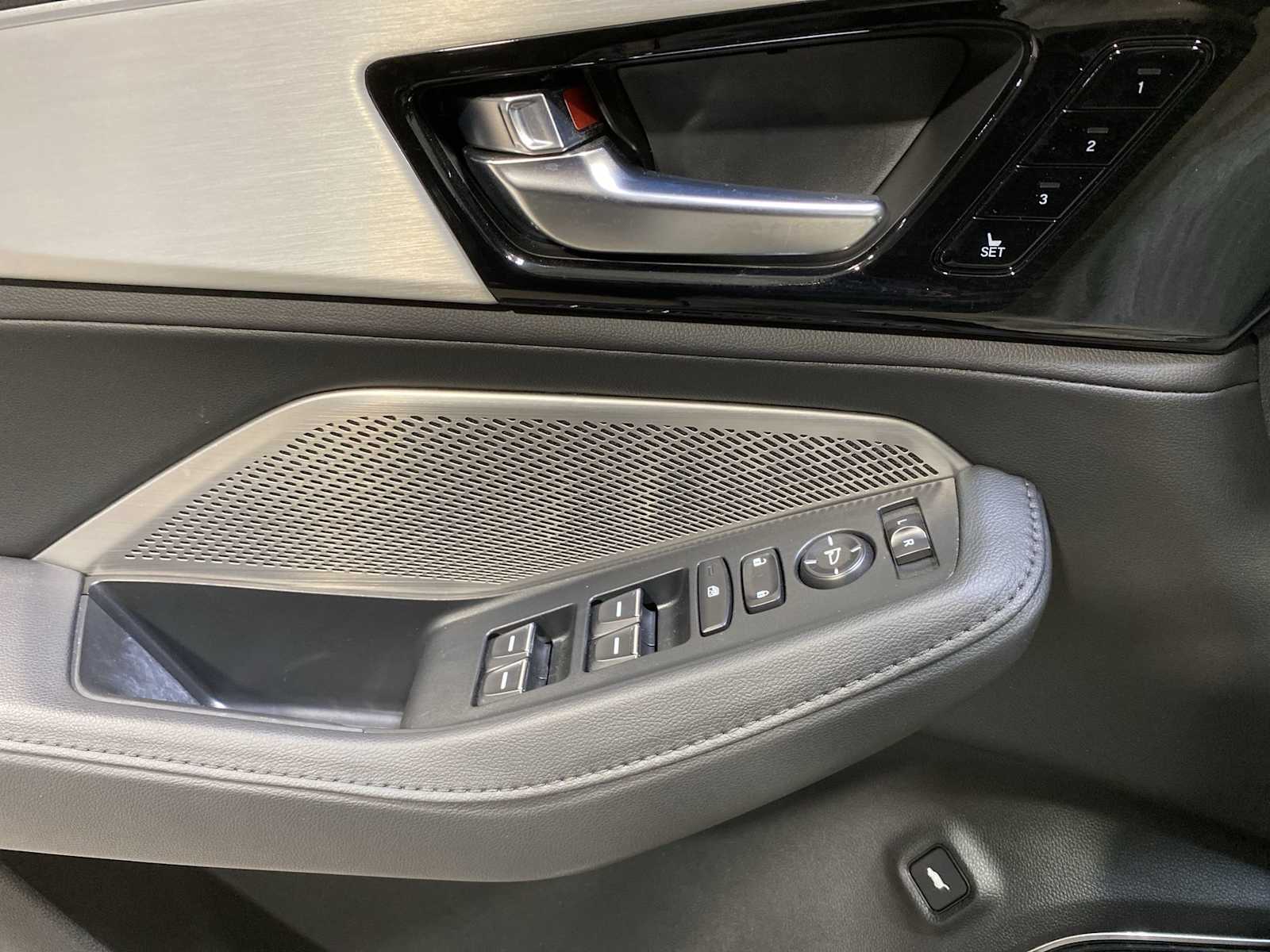 Thumbnail: 2023 Acura MDX - 23